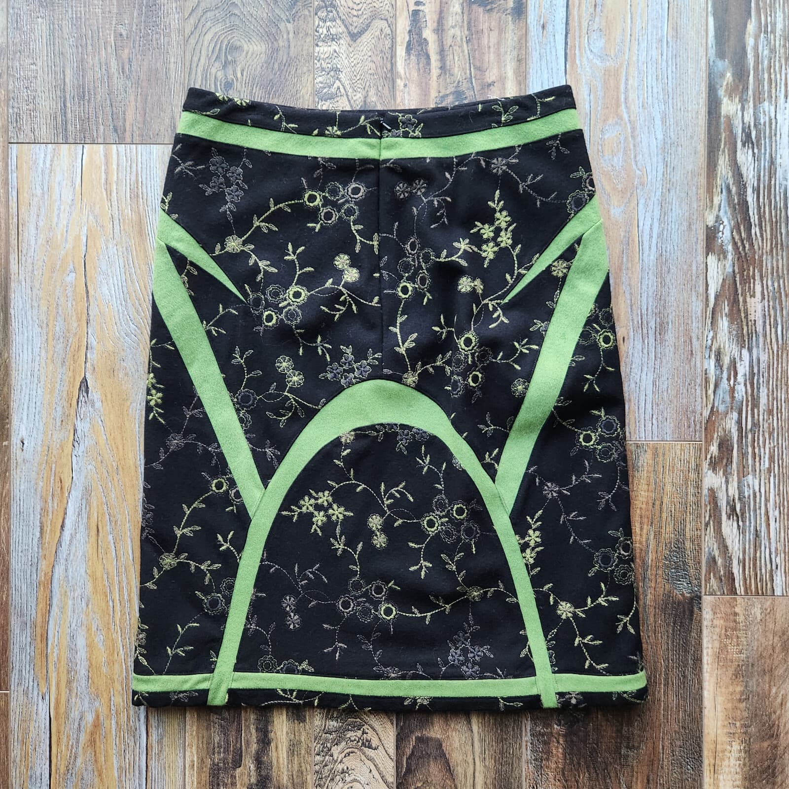 Etcetera Wool Blend Floral Embroidered Pencil Skirt Zip Lined Black Green Sz.10 - Thumbnail 3