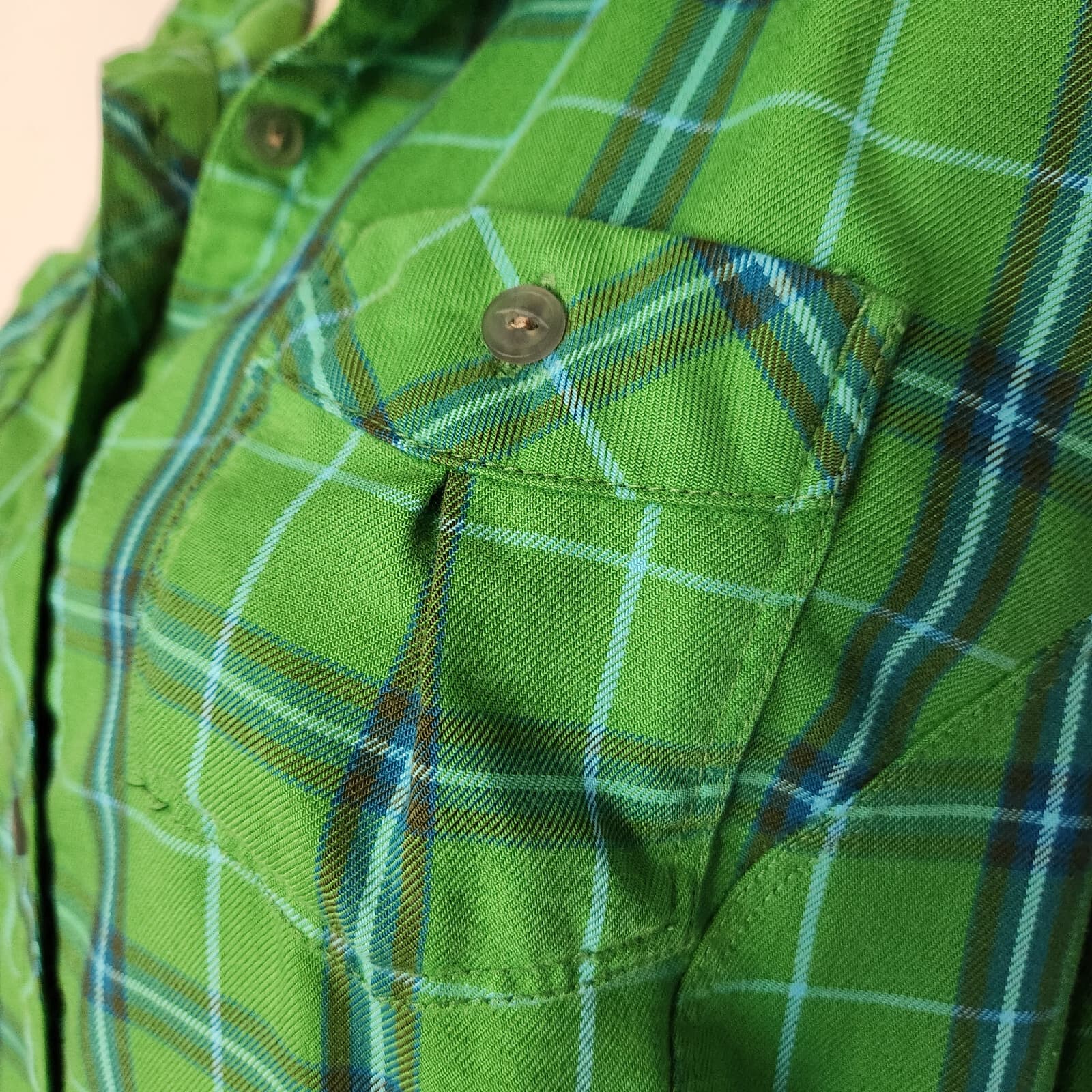 Mountain Hardwear Plaid Outdoor Button-Up Shirt Long Sleeve Green Women Bust 42" - Thumbnail 3