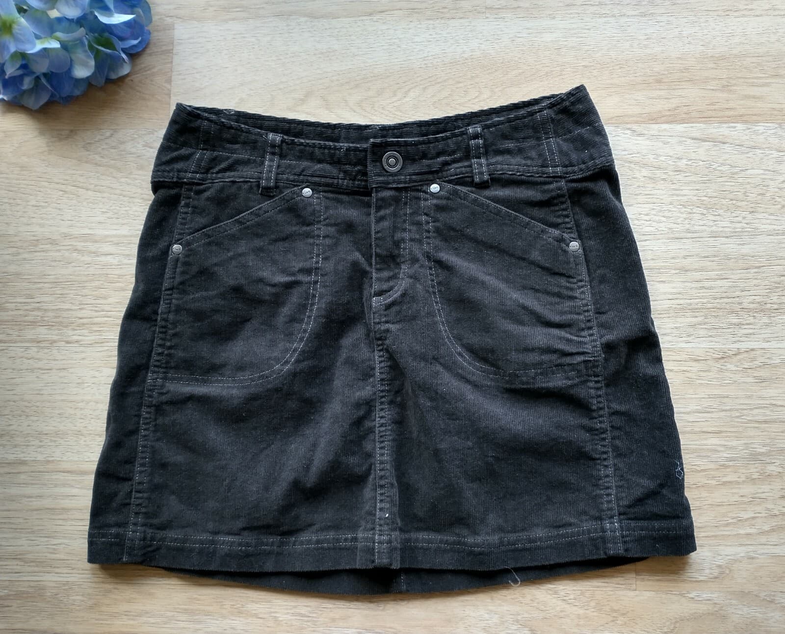 KUHL Women Cotton Blend Corduroy Mini Skirt Zip Pocket Brown Sz.6