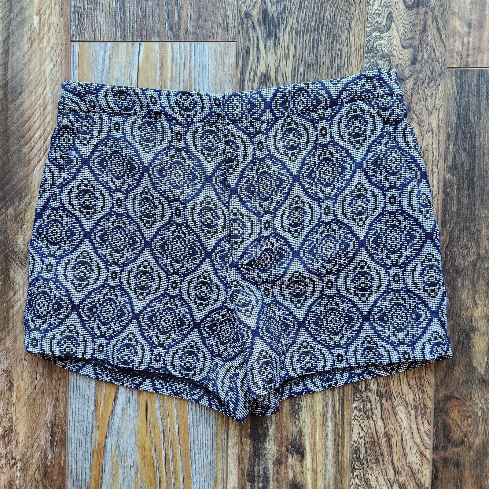 EUC TART Elena Jacquard Texture 3" Shorts Zip Pocket Blue White Women's 4