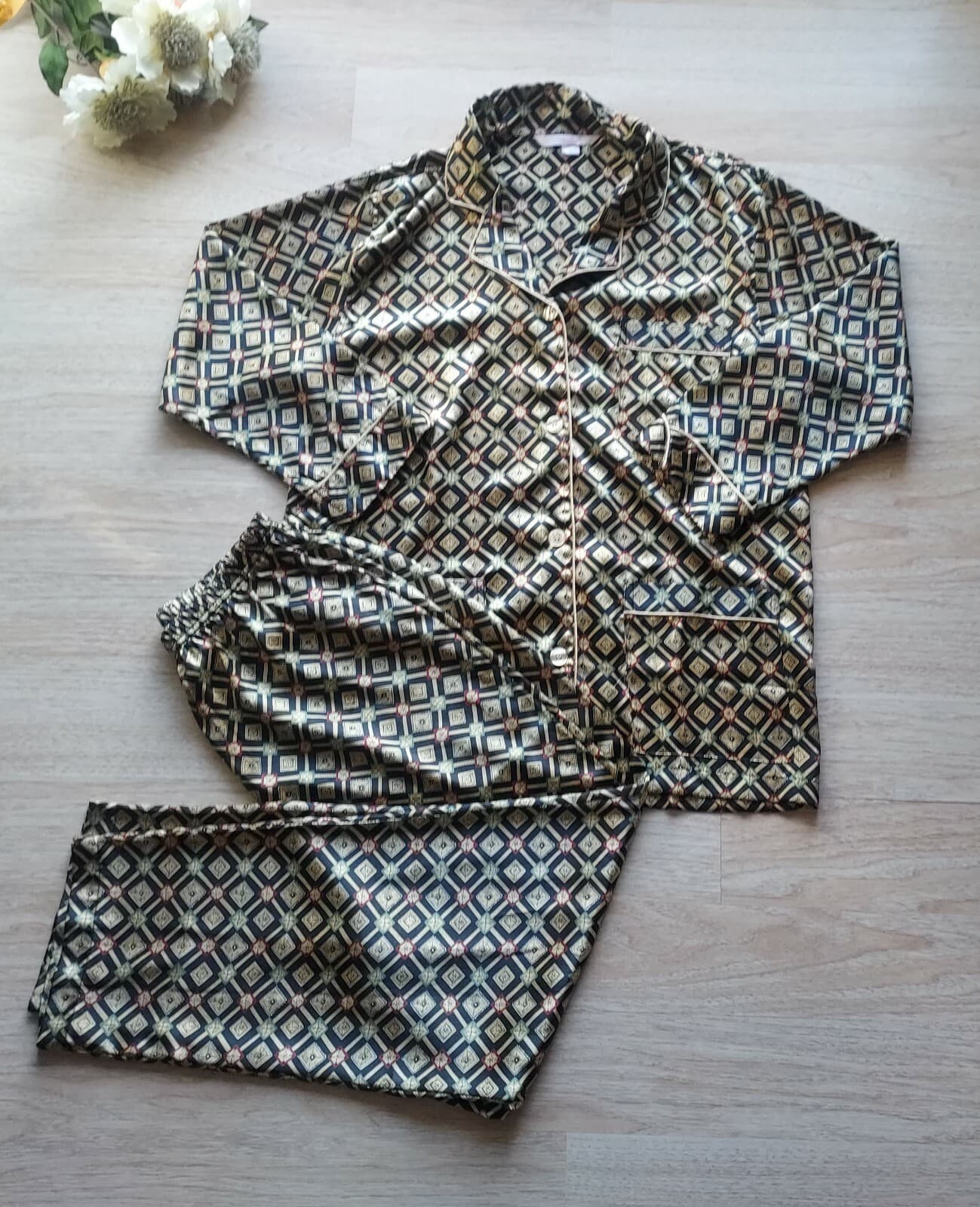 Victoria's Secret Satin Pajama Set Long Sleeve Pants Geometric Gold Black Medium - Thumbnail 3