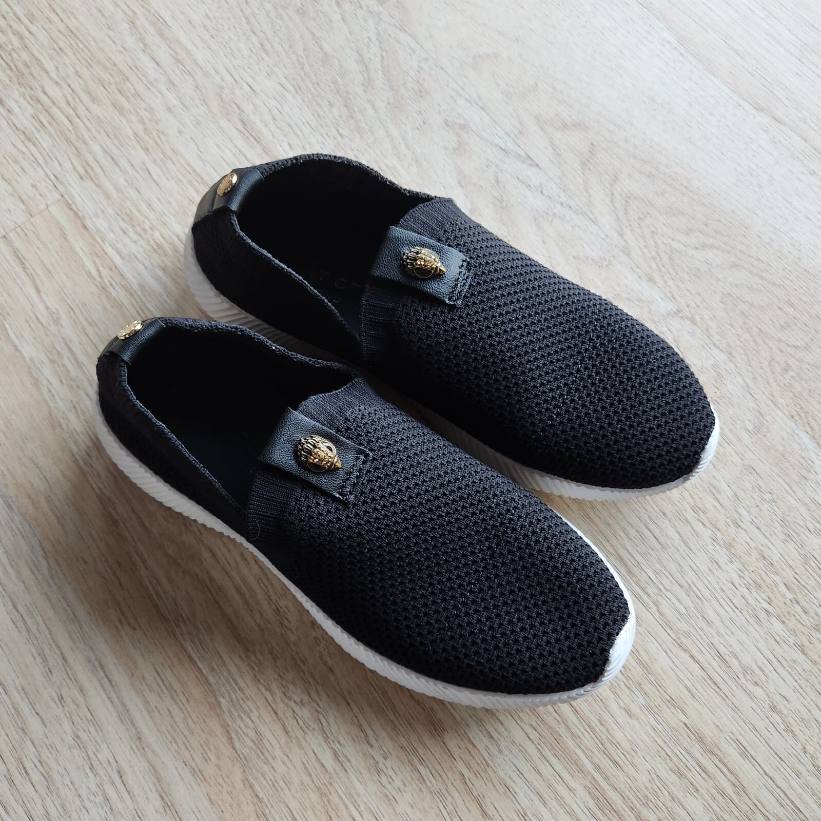 Kurt Geiger London $99 Lorna Knitted Sneaker Antiqued Brass Eagle Head Black 37 - Thumbnail 5