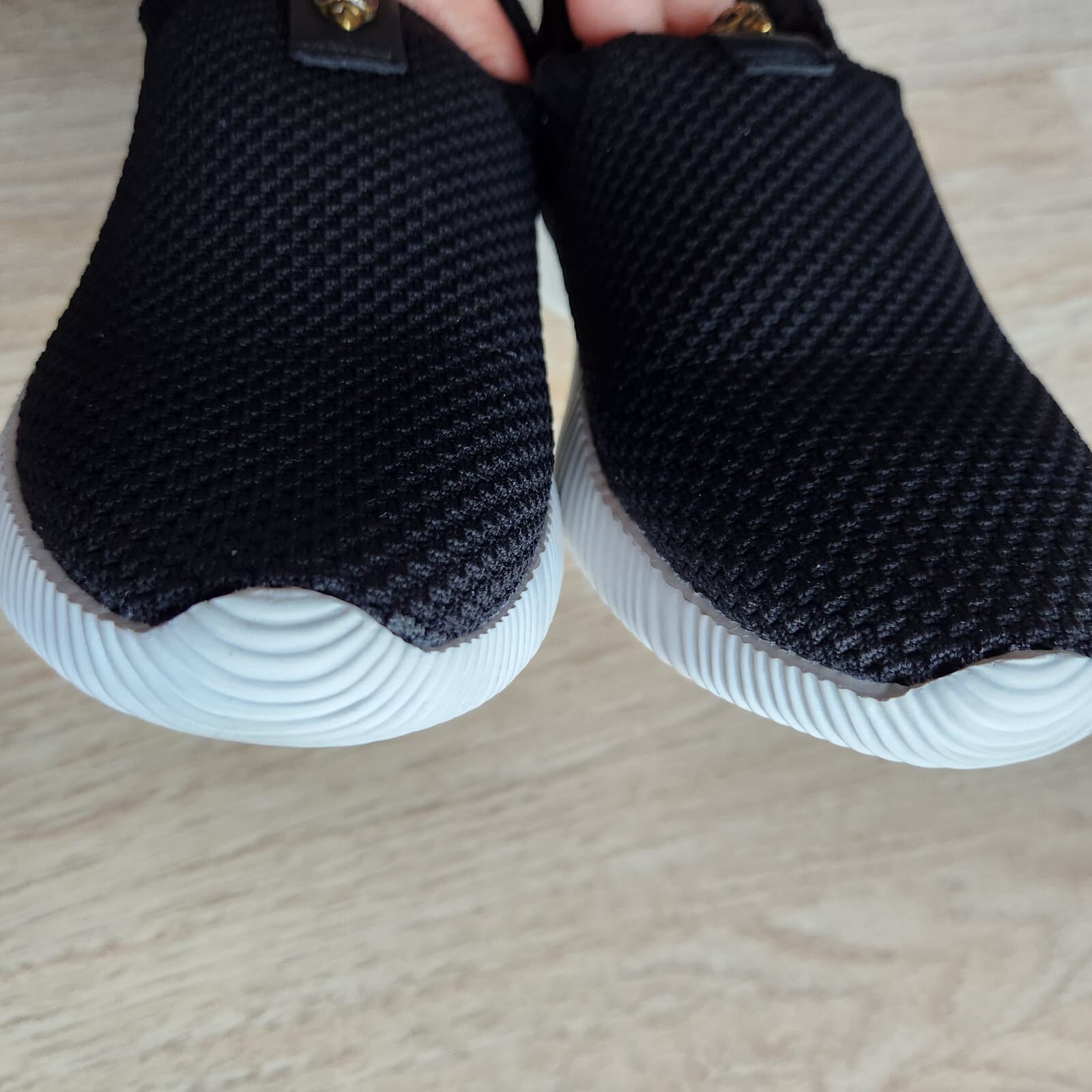 Kurt Geiger London $99 Lorna Knitted Sneaker Antiqued Brass Eagle Head Black 37 - Thumbnail 9