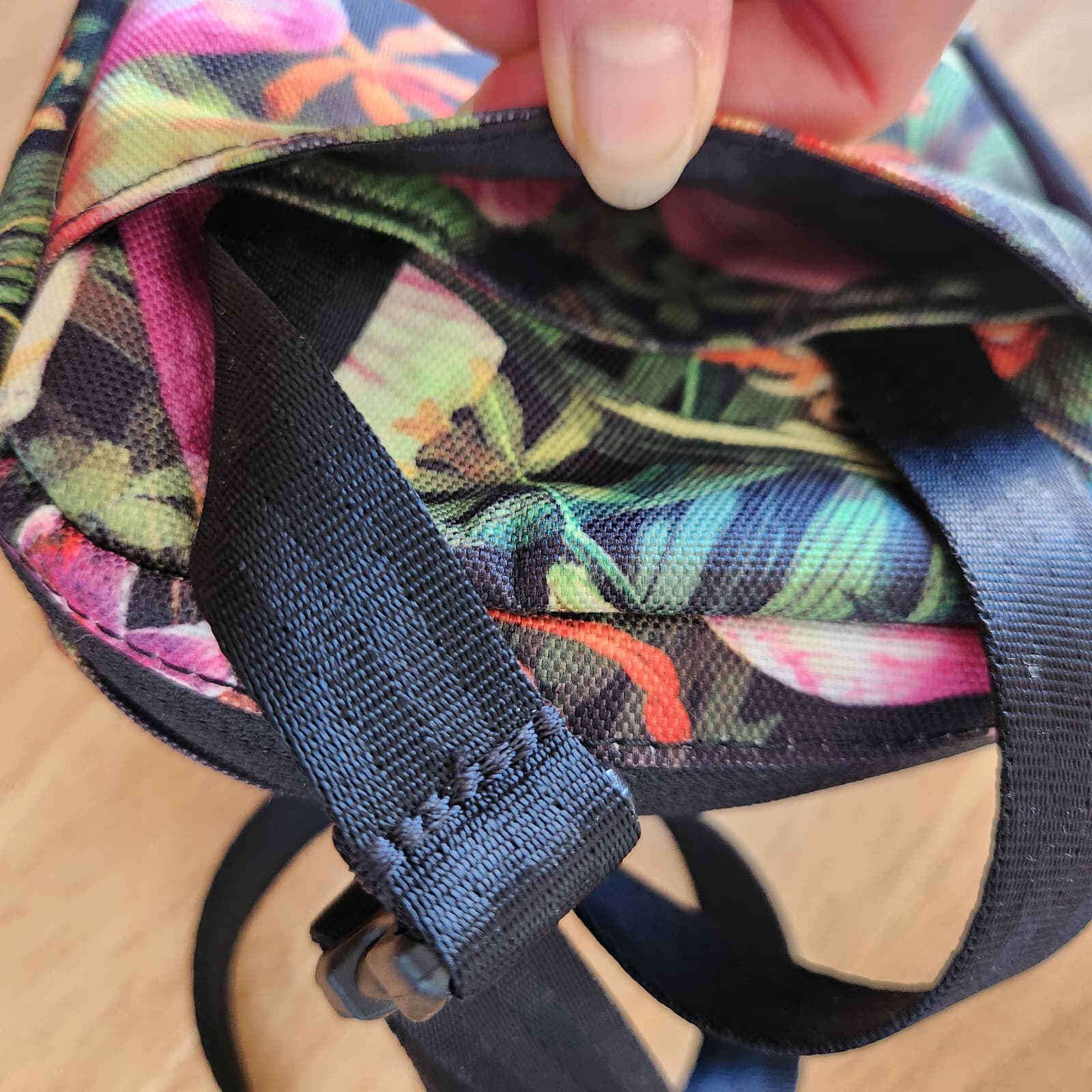 Herschel Supply Co. Hofman Floral Tropical Cruz Crossbody Bag Adjustable Strap - Thumbnail 10
