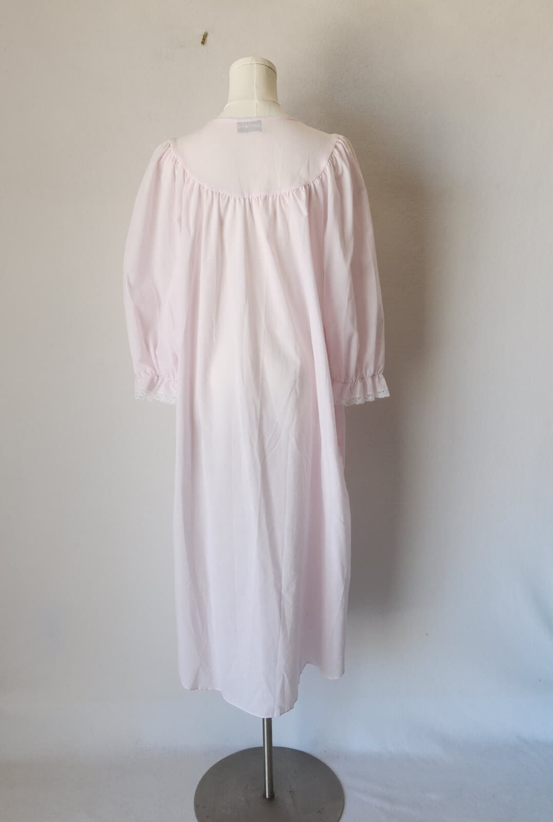Vintage NWoT Apostrophe Sears Embroidered Lace-Trim Nightgown Button Pink Sz.M - Thumbnail 10
