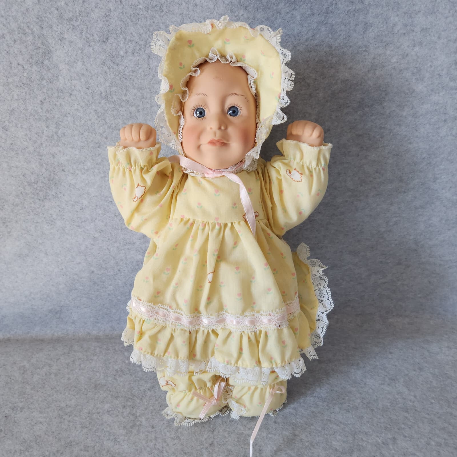 Vintage'90s Lee Middleton Collectible Vinly Dolls Day Dreamer Sunshine with Box - Thumbnail 2