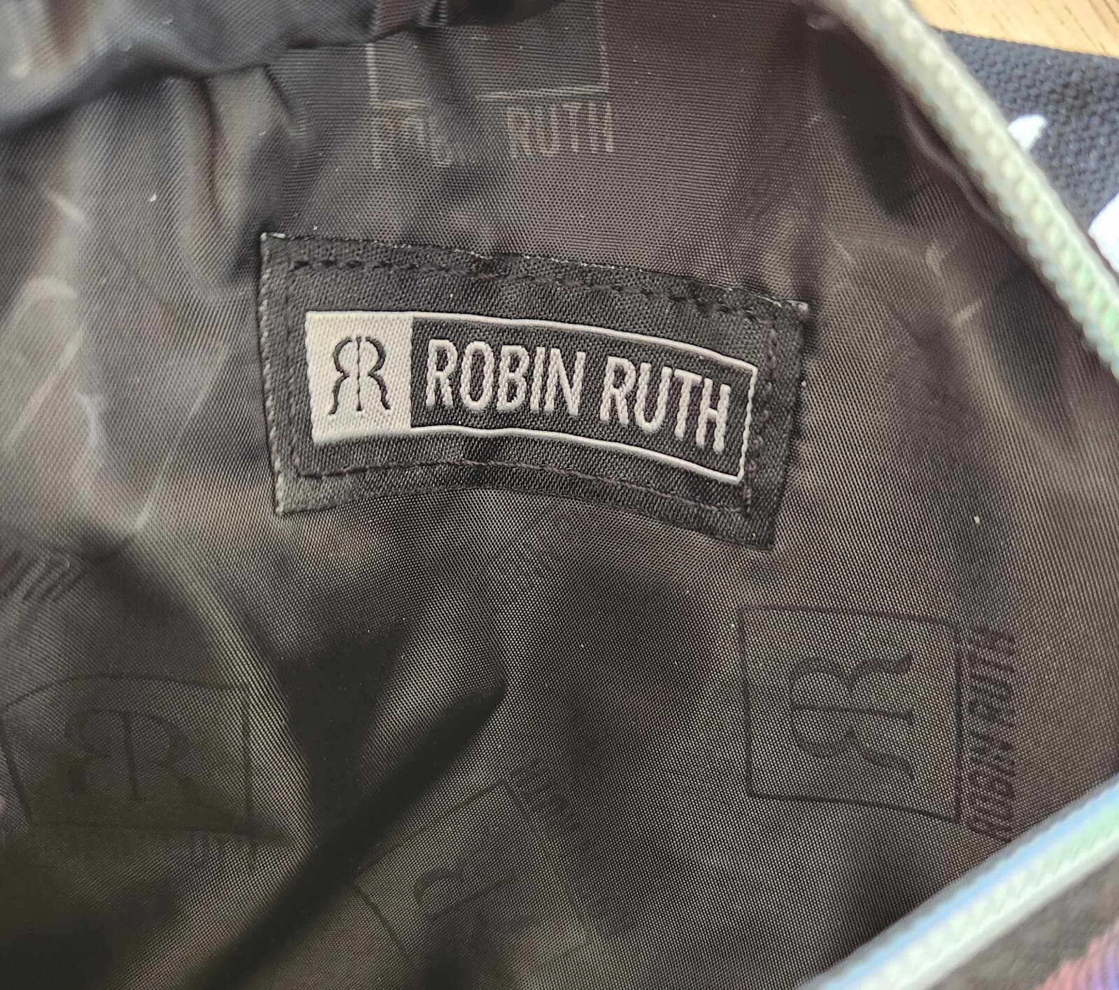 NWT Robin Ruth Alaska Crossbody Travel Bag Canvas Spellout Moose Printed Black - Thumbnail 4