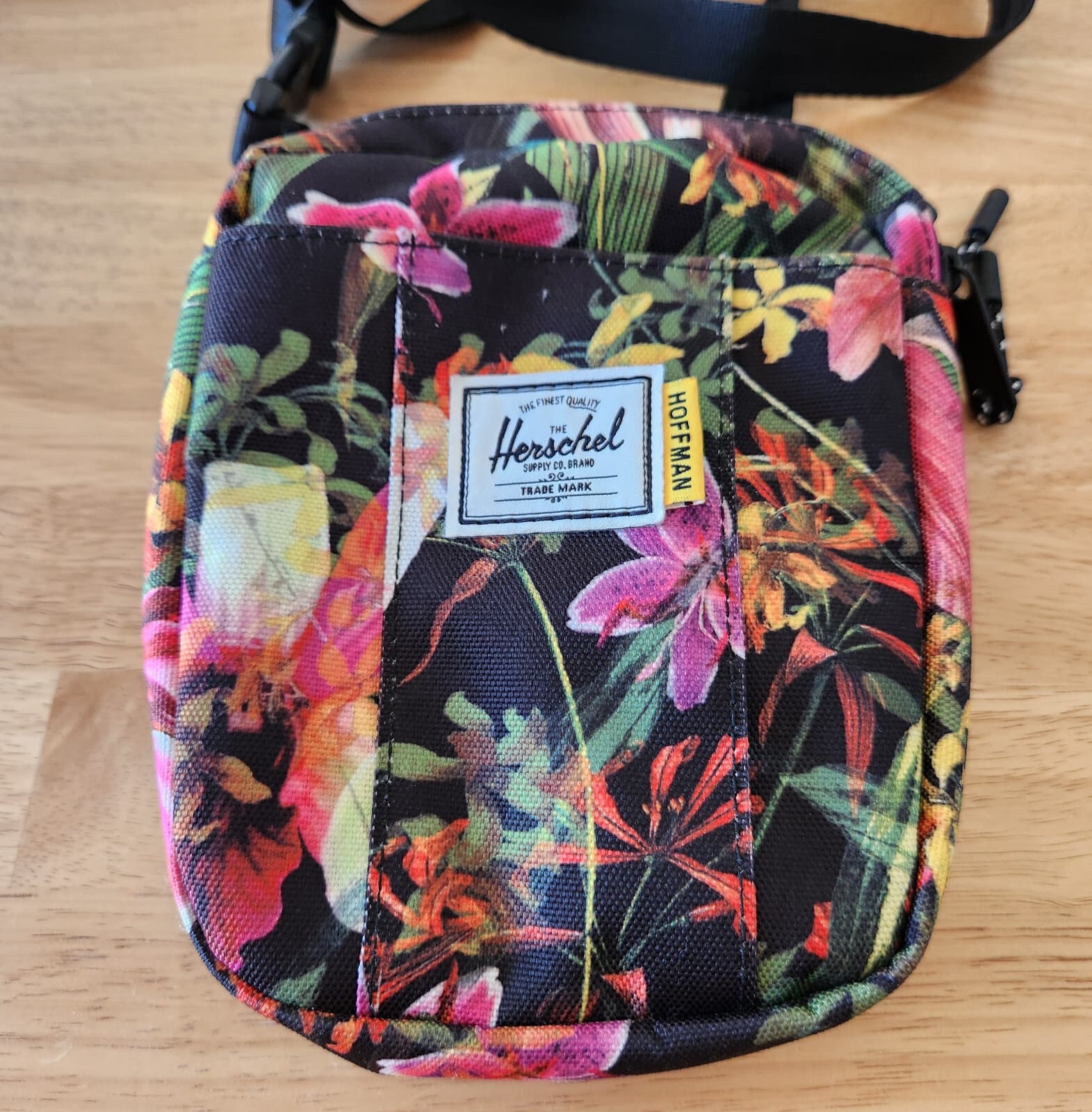 Herschel Supply Co. Hofman Floral Tropical Cruz Crossbody Bag Adjustable Strap - Thumbnail 2