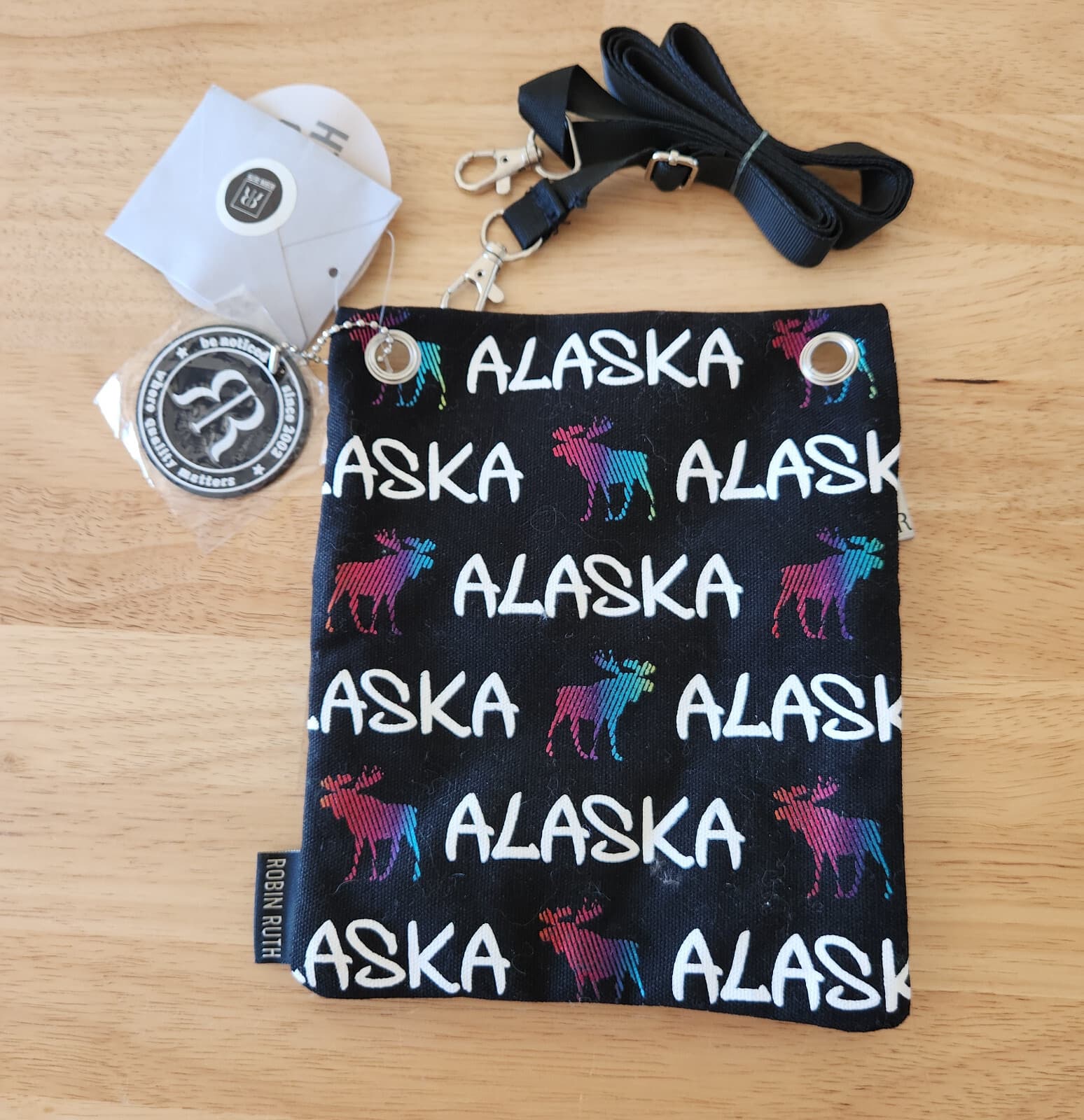 NWT Robin Ruth Alaska Crossbody Travel Bag Canvas Spellout Moose Printed Black - Thumbnail 3