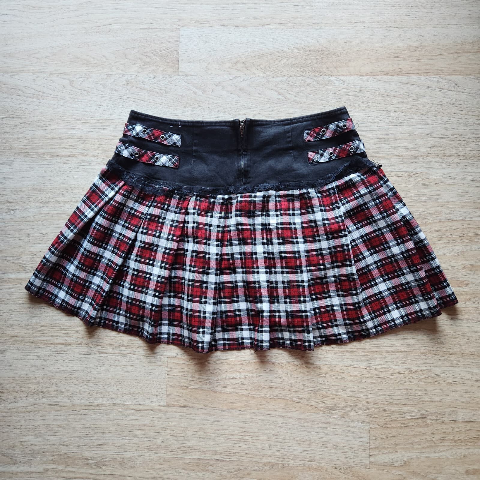 Tripp NYC Mall Goth Punk Plaid Lace-Trim Pleated Mini Skirt Zip Black Red Sz.16 - Thumbnail 4