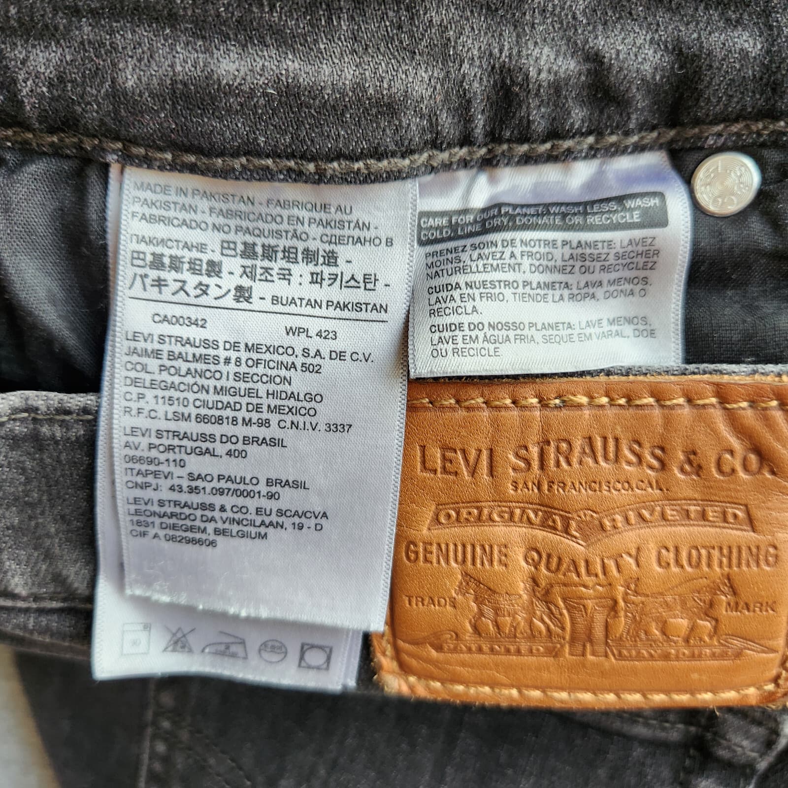 Levi's Premium 501 3" Denim Shorts Zip Pocket Cuffed-Hem Black Women's 28 - Thumbnail 7