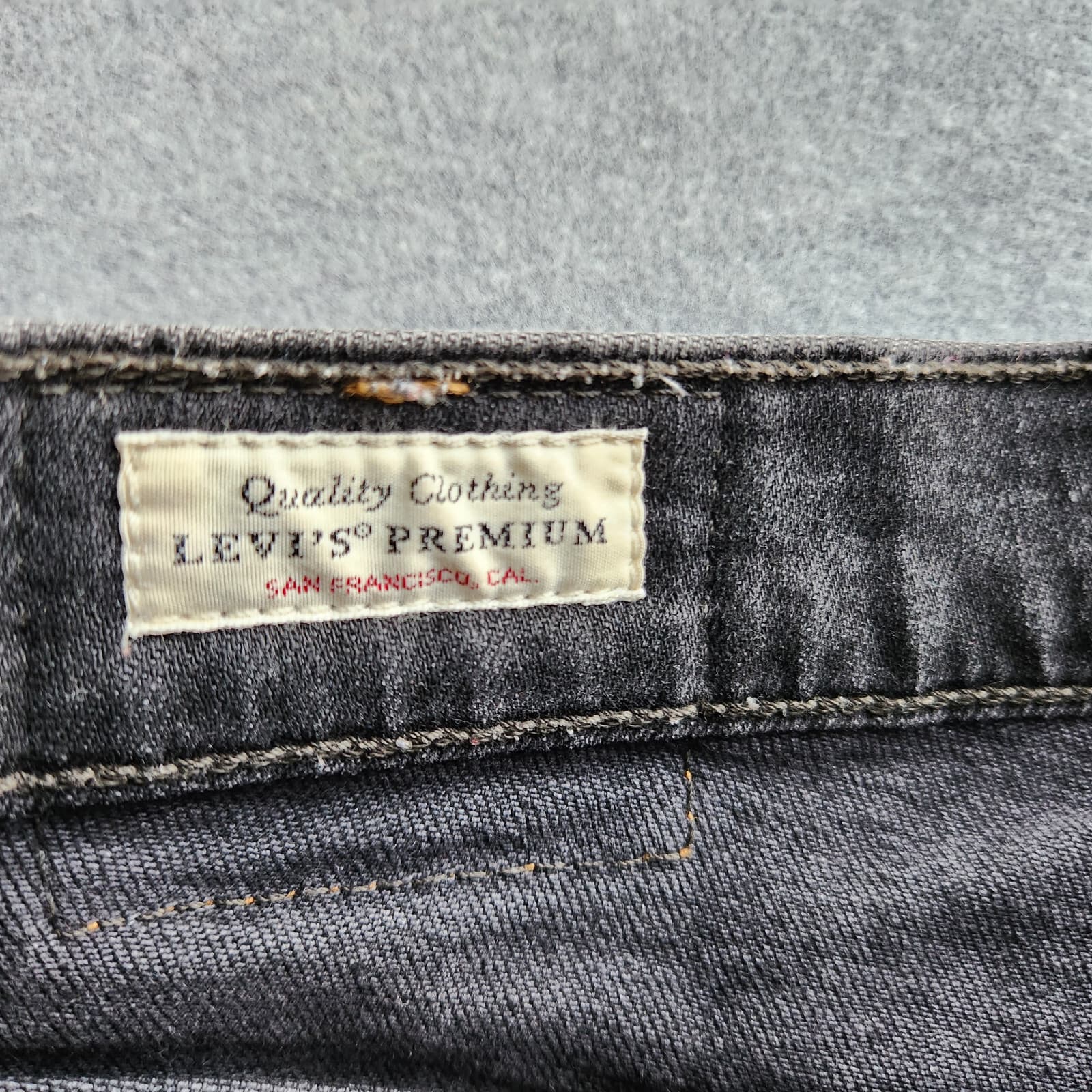 Levi's Premium 501 3" Denim Shorts Zip Pocket Cuffed-Hem Black Women's 28 - Thumbnail 5
