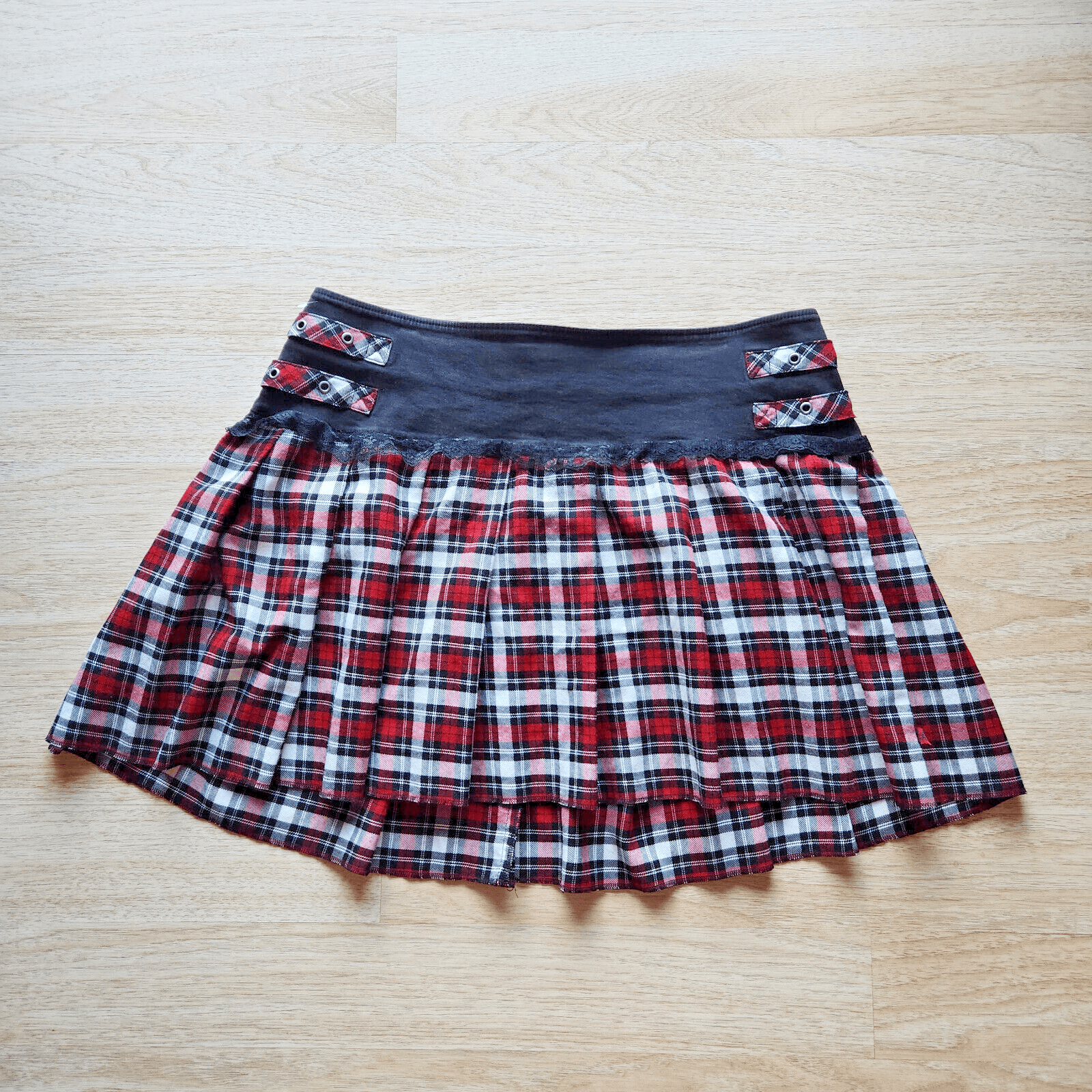 Tripp NYC Mall Goth Punk Plaid Lace-Trim Pleated Mini Skirt Zip Black Red Sz.16 - Thumbnail 3