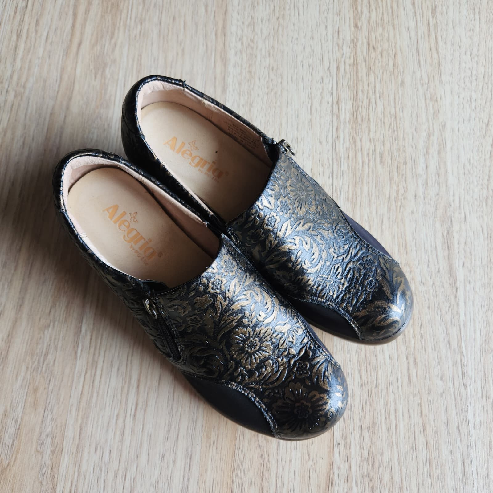 EUC Alegria Hayli Minted Bronze Floral Leather Comfort Clogs Heel Zipper EU38 - Thumbnail 3