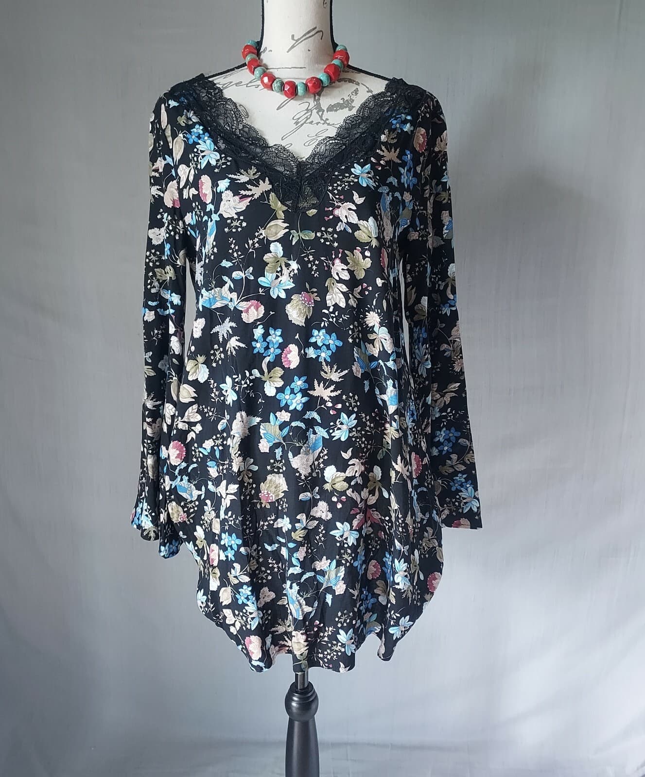 NWT entro Floral BohoTunic Mini Dress Bell-Sleeve V-Neck Lace Trim Black Sz.S