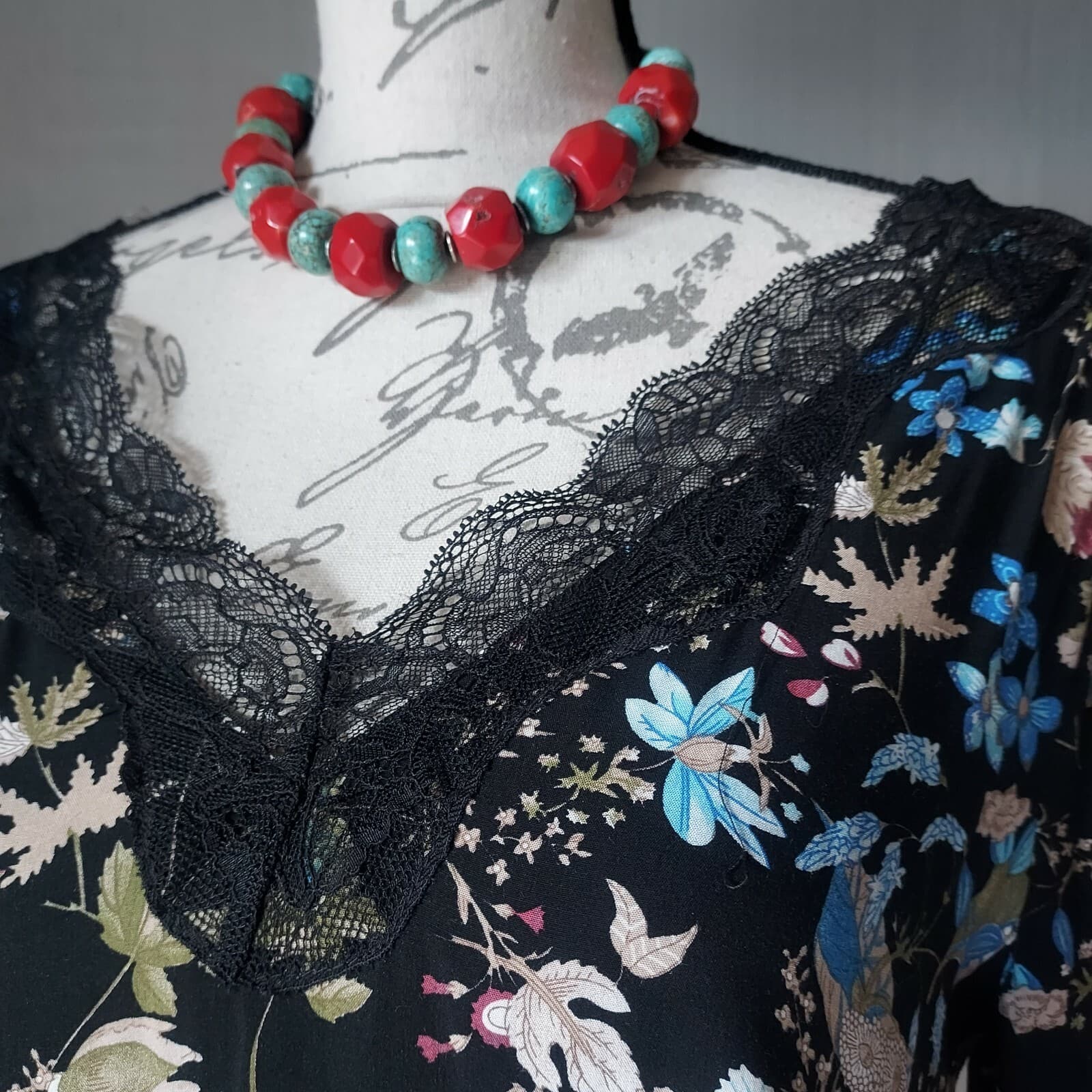 NWT entro Floral BohoTunic Mini Dress Bell-Sleeve V-Neck Lace Trim Black Sz.S - Thumbnail 2