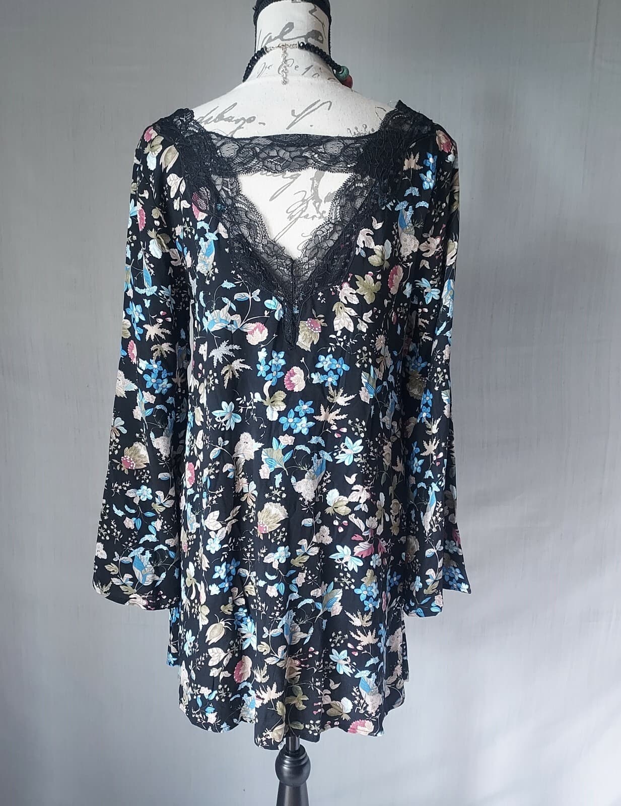 NWT entro Floral BohoTunic Mini Dress Bell-Sleeve V-Neck Lace Trim Black Sz.S - Thumbnail 4