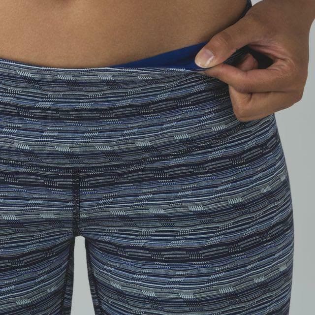 Lululemon Women Wunder Under Crop III 21 1/2" Space Dye Twist Sapphire Blue Sz.8 - Thumbnail 10