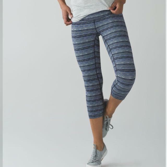 Lululemon Women Wunder Under Crop III 21 1/2" Space Dye Twist Sapphire Blue Sz.8 - Thumbnail 9