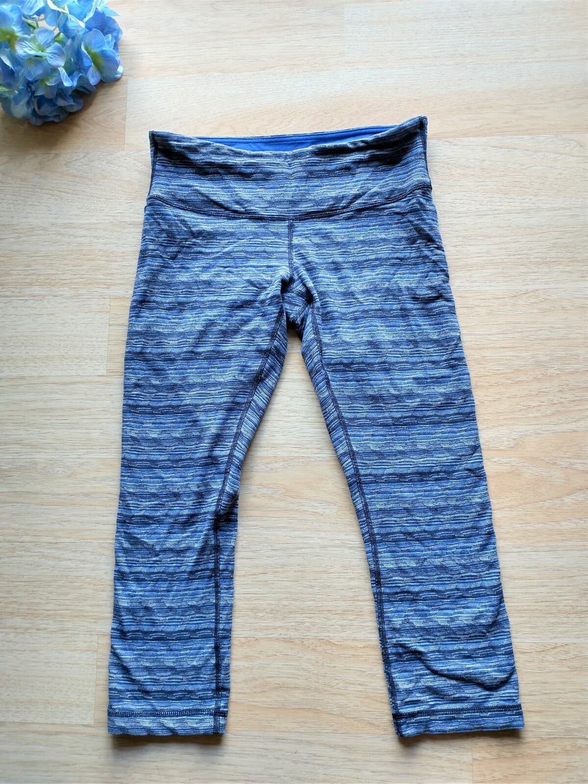 Lululemon Women Wunder Under Crop III 21 1/2" Space Dye Twist Sapphire Blue Sz.8 - Thumbnail 2