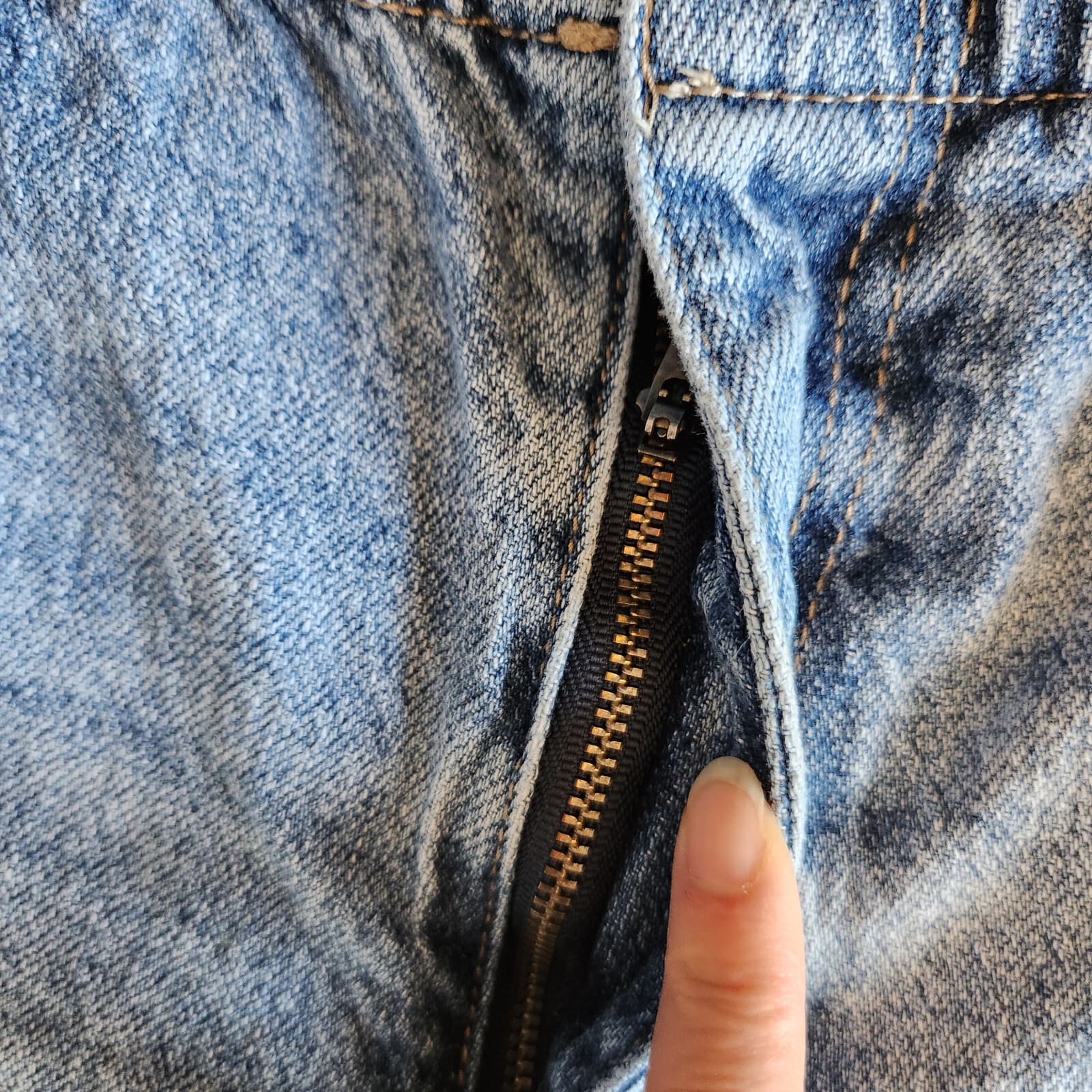 KanCan 90s High Rise Belted Paper-Bag Jean Shorts Zip Light-Washed Blue Women 30 - Thumbnail 5