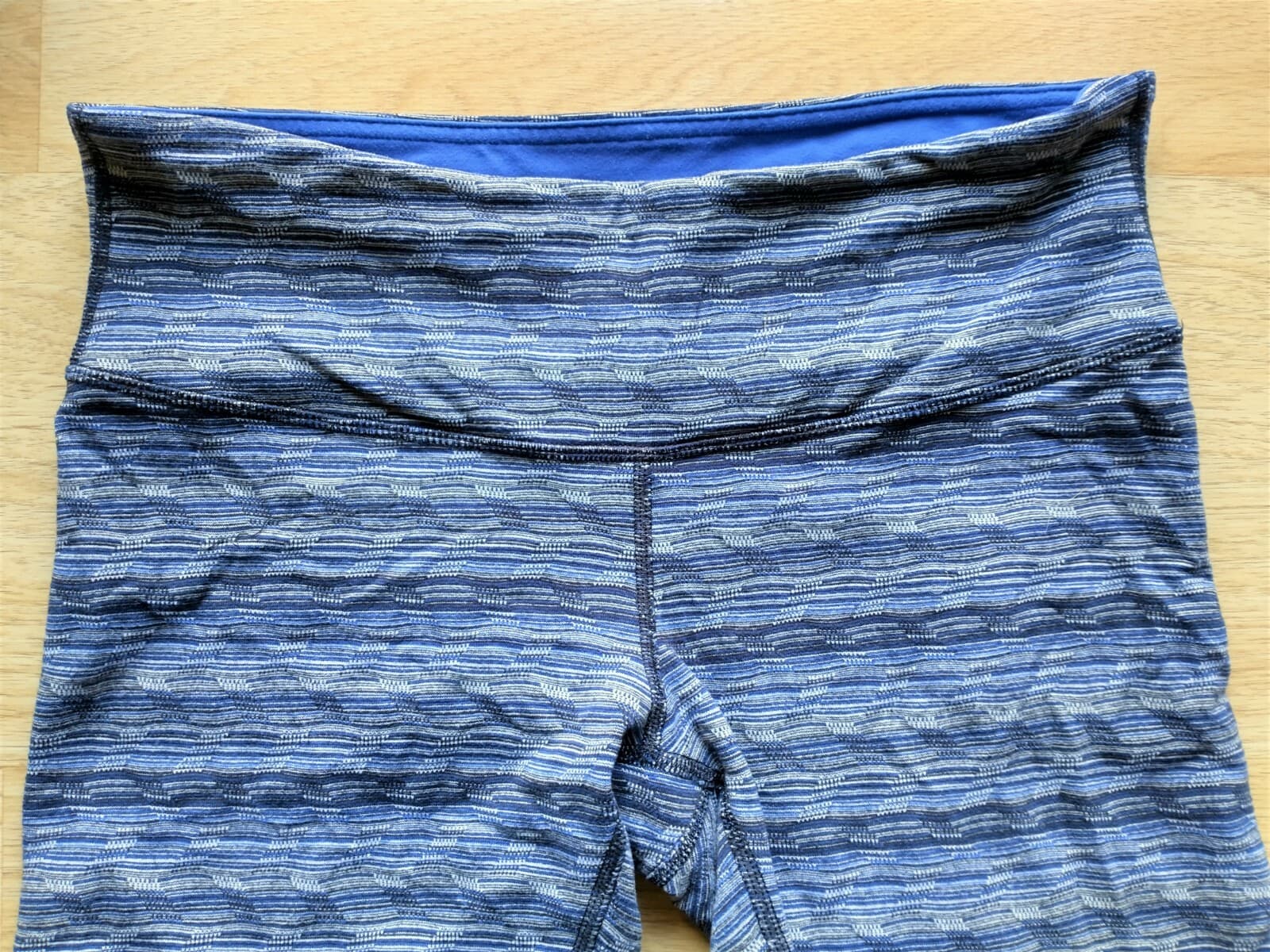 Lululemon Women Wunder Under Crop III 21 1/2" Space Dye Twist Sapphire Blue Sz.8 - Thumbnail 3