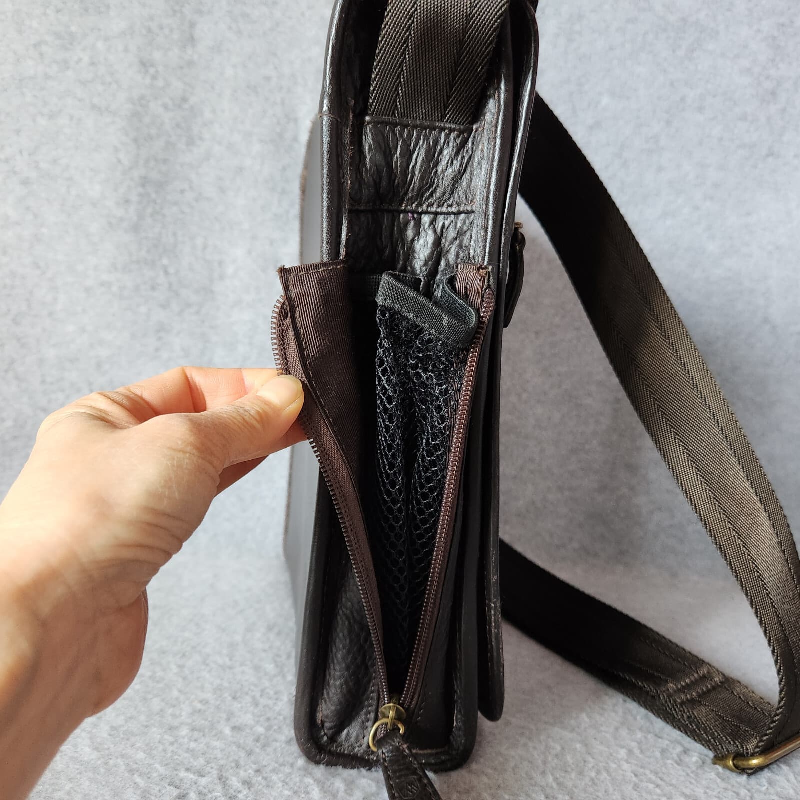 Vintage Rocky Mountaineer Brown Leather Satchel Cross Body Messenger Bag - Thumbnail 6