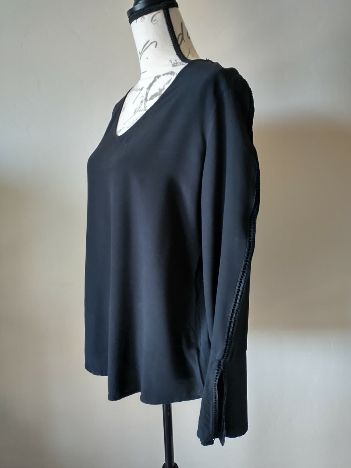 WITHCERY Women Viscose Knit Top Blouse Long Bell-Sleeve V-neck Black Sz.L - Thumbnail 4
