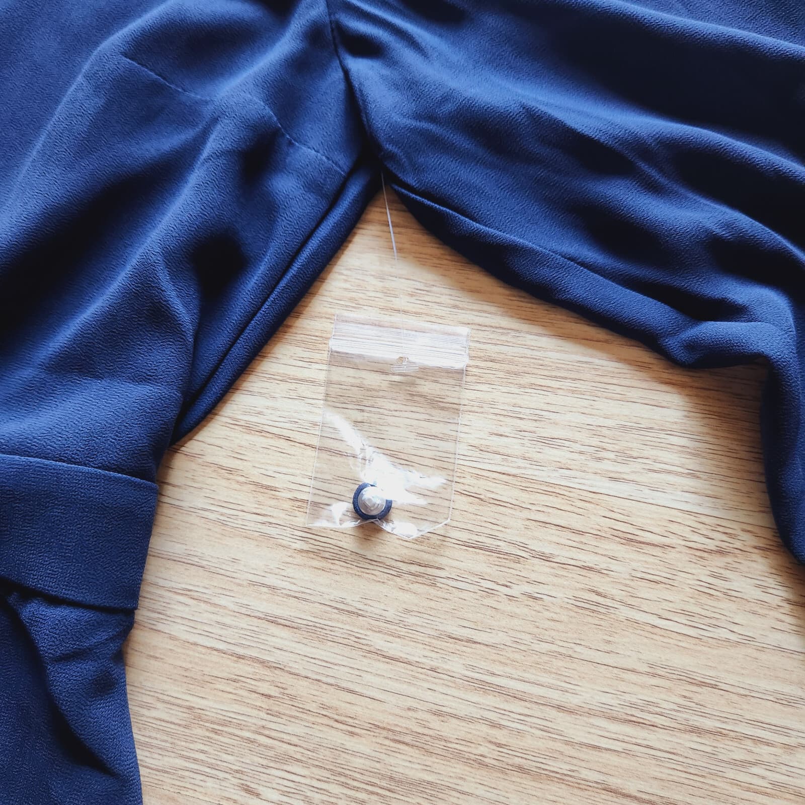 NWoT ModCloth Mini Sheath Dress Ruffle Mockneck Back-Key Hole Chiffon Navy Sz.4 - Thumbnail 10