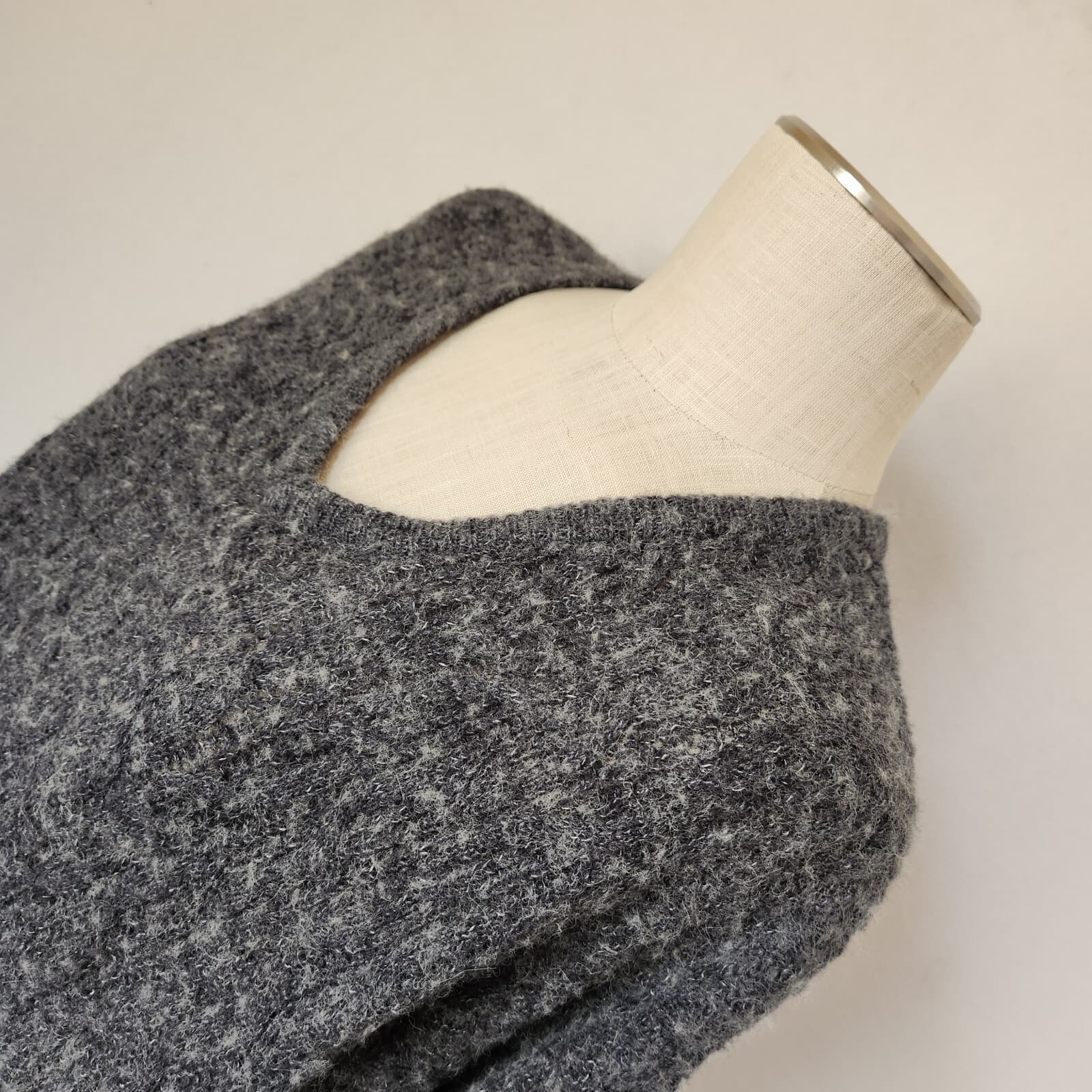 Madewell Alna Alpaca Blend Boxy Relax-Fit V-Neck Sweater Grey Carbon Women's M - Thumbnail 6