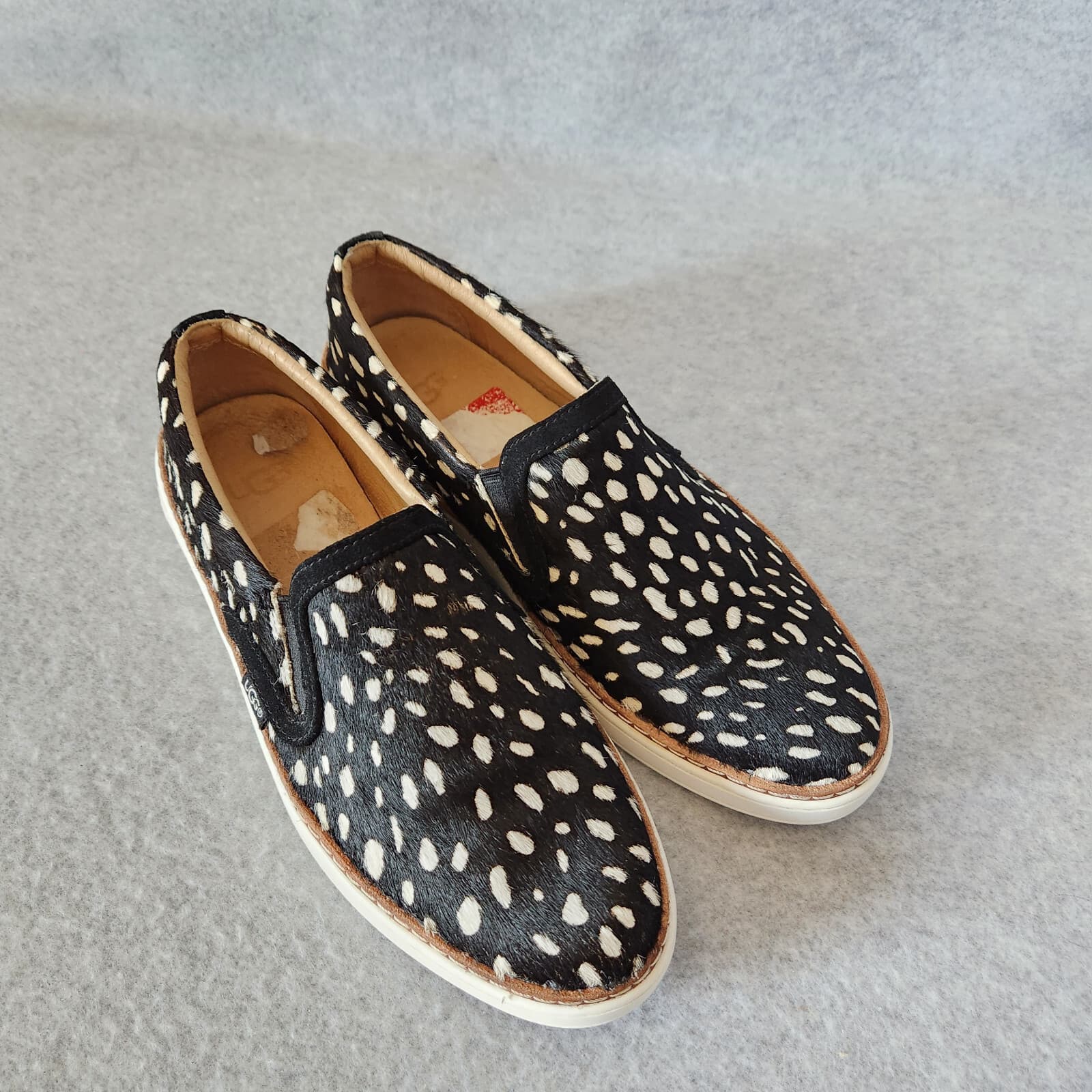 EUC UGG Australia Soleda Exotic Spotted Print Cow Hair Loafer Slip-On Black US6 - Thumbnail 5