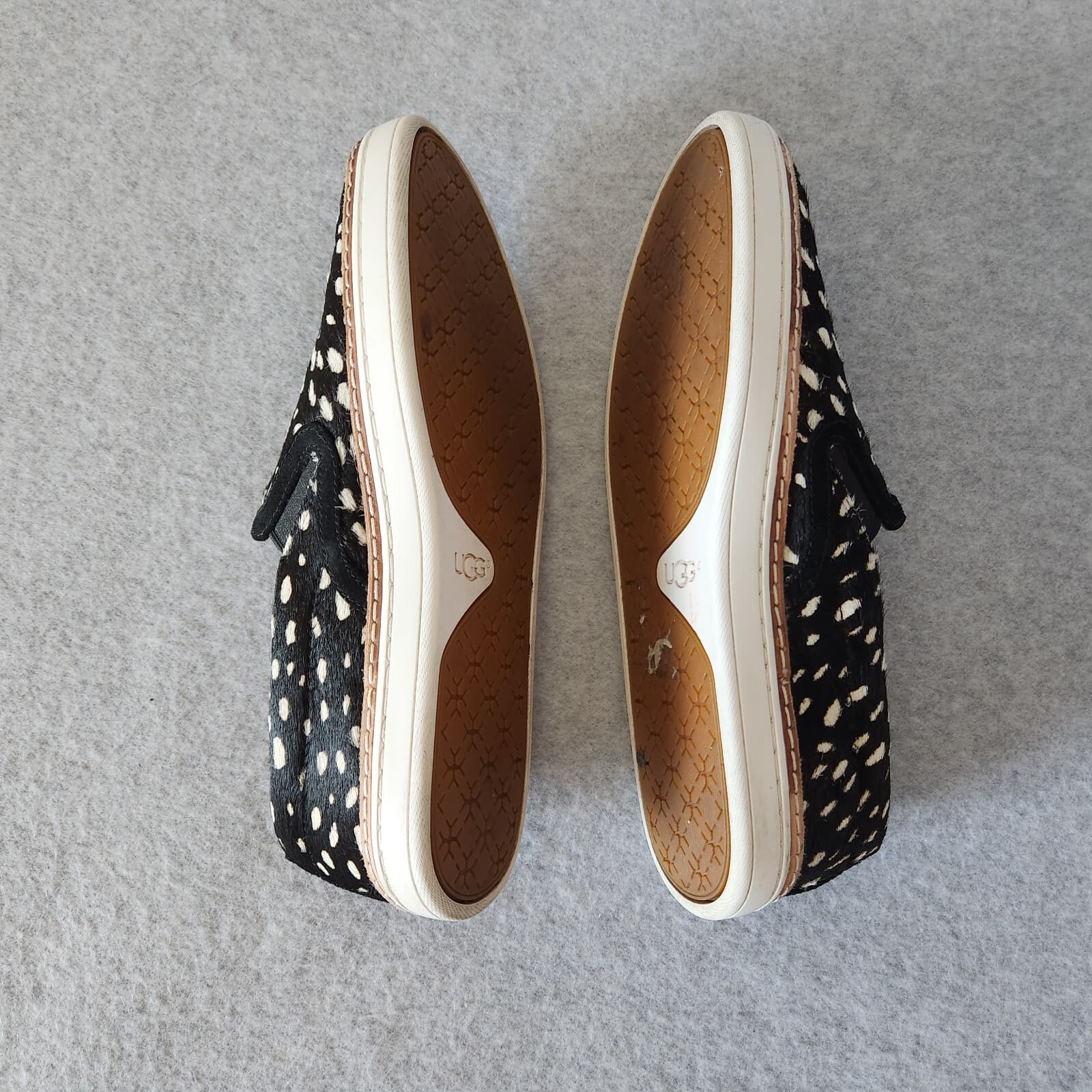 EUC UGG Australia Soleda Exotic Spotted Print Cow Hair Loafer Slip-On Black US6 - Thumbnail 8