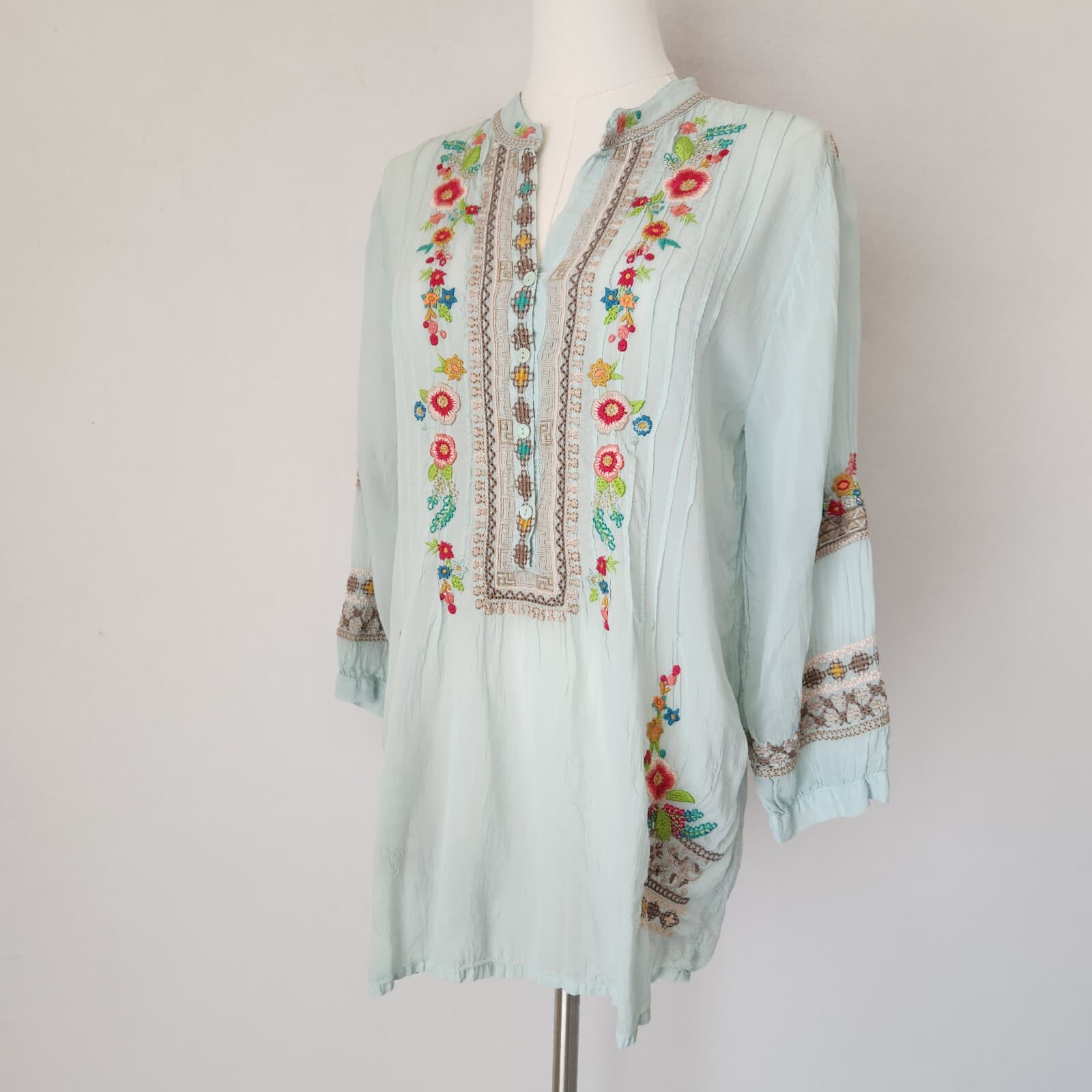 JOHNNY WAS Floral Embroidered Semi-Sheer Top Popover V-Neck 3/4 Sleeve Green S - Thumbnail 3