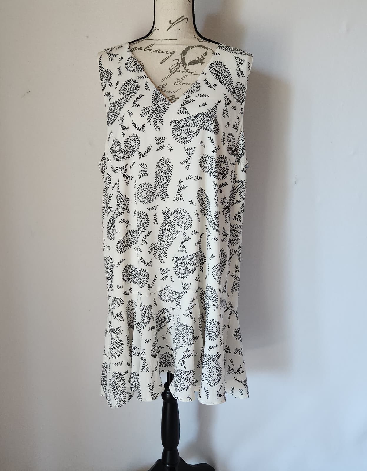 NWoT Banana Republic Paisley Chiffon Drop-Waist Dress Sleeveless White Black XL