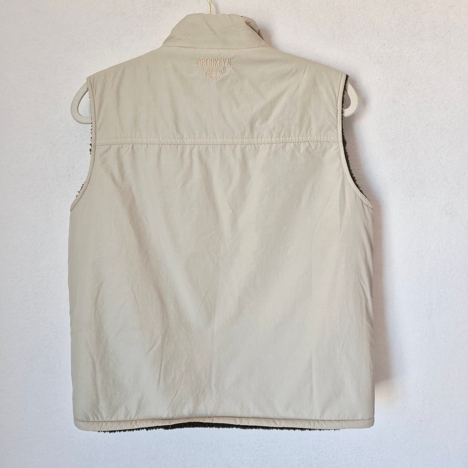 Brooklyn Nets NBA Licensed Reversible Fleece Vest Jacket Snap Beige Kids Sz.150 - Thumbnail 6