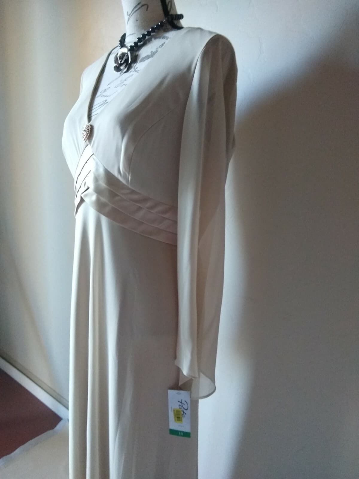 Patra NWT Chiffon Event Party Maxi Dress Long Sleeves V-neck Lined Beige 10 $150 - Thumbnail 3