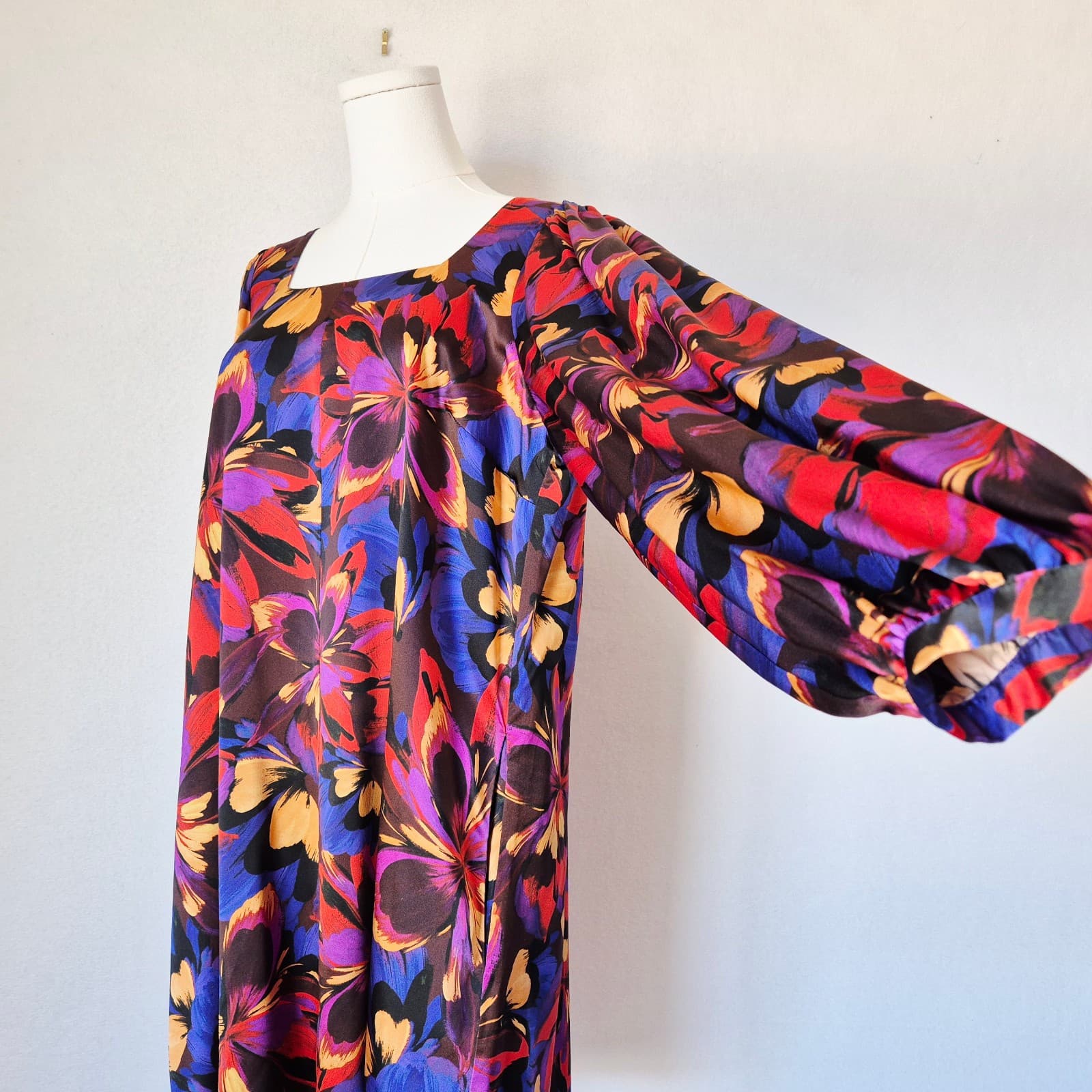 NWT Johnny Was Jade $480 Eclipse Blooms Silk Satin Mini Dress Long Sleeve Size M - Thumbnail 4