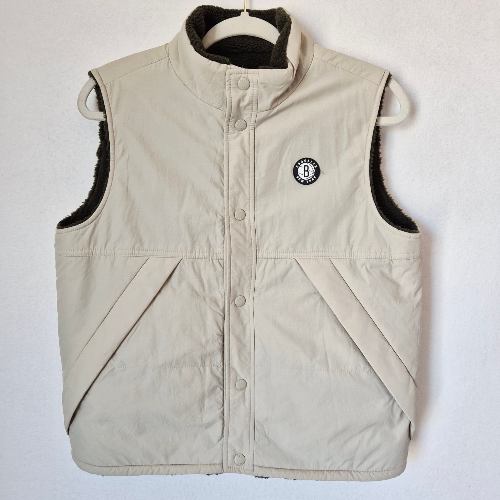 Brooklyn Nets NBA Licensed Reversible Fleece Vest Jacket Snap Beige Kids Sz.150 - Thumbnail 4