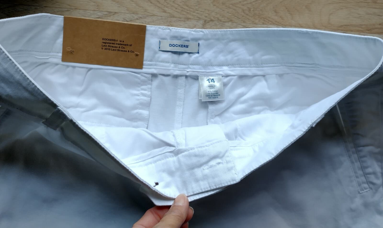 NWT DOCKERS Men Cotton Blend Chino White Shorts Zip Pocket Sz.14 - Thumbnail 4