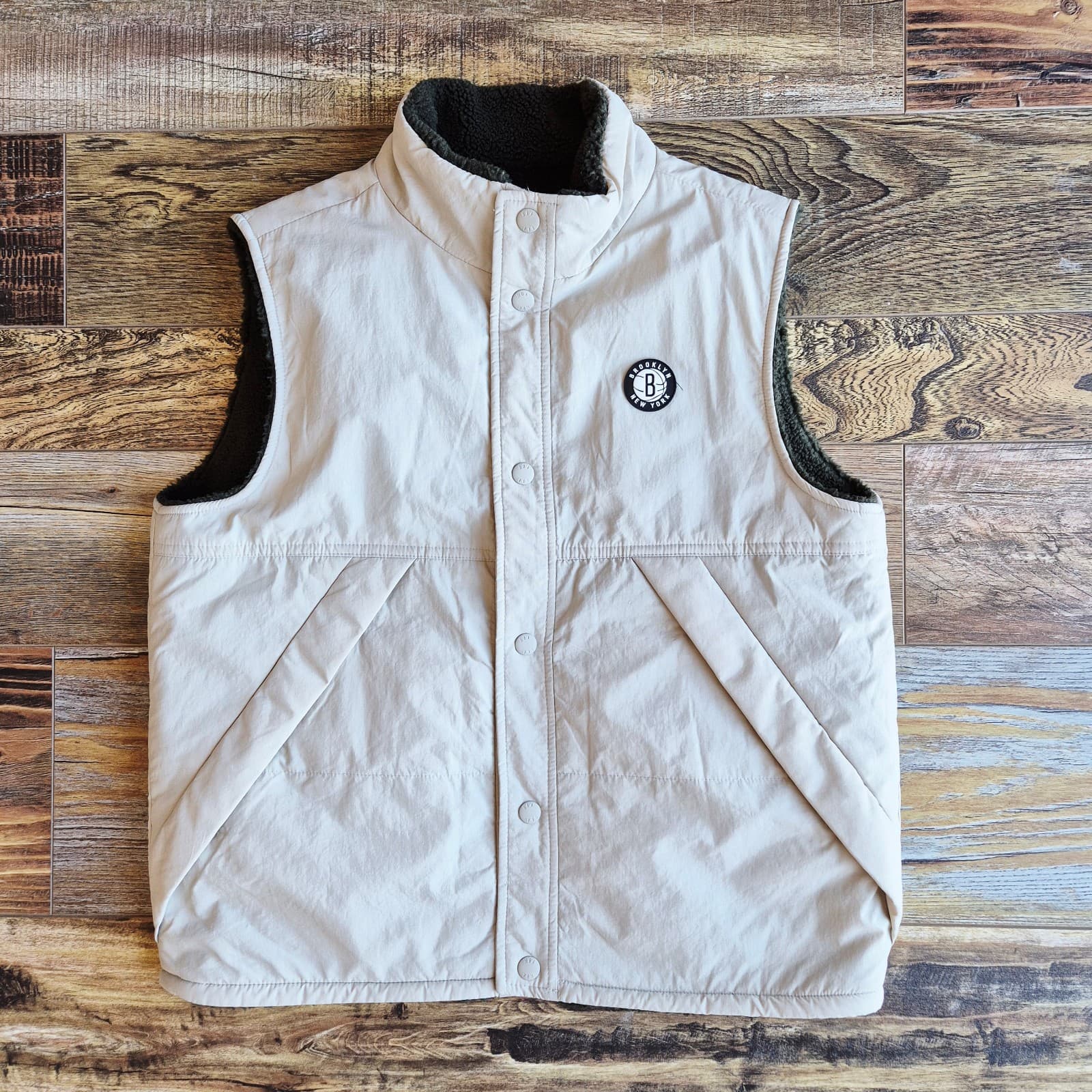 Brooklyn Nets NBA Licensed Reversible Fleece Vest Jacket Snap Beige Kids Sz.150 - Thumbnail 2
