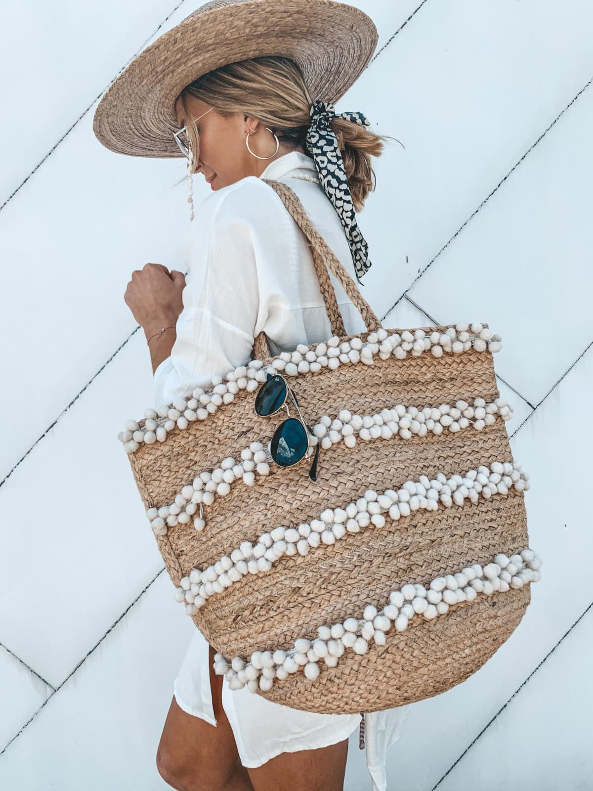 Shiraleah Chicago 100% Jute Summer Beach Tote Bag Horizontal Rows White Pom-Pom - Thumbnail 4