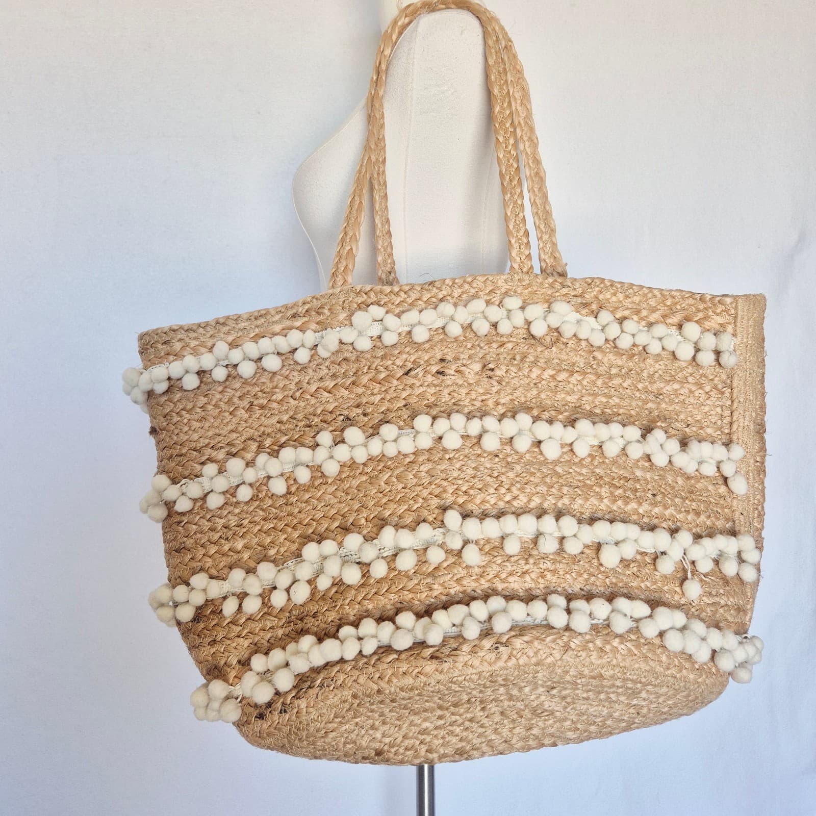 Shiraleah Chicago 100% Jute Summer Beach Tote Bag Horizontal Rows White Pom-Pom