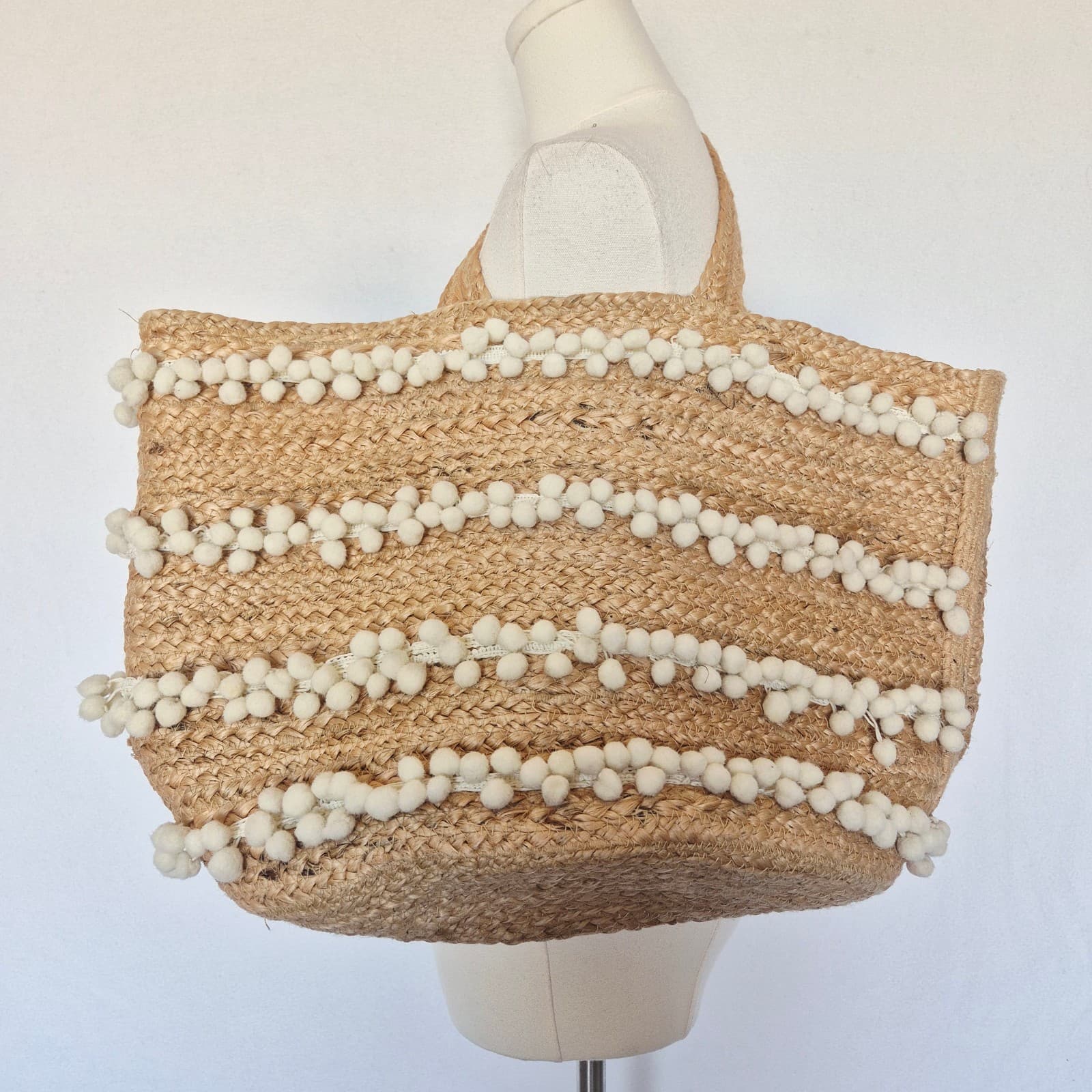 Shiraleah Chicago 100% Jute Summer Beach Tote Bag Horizontal Rows White Pom-Pom - Thumbnail 3