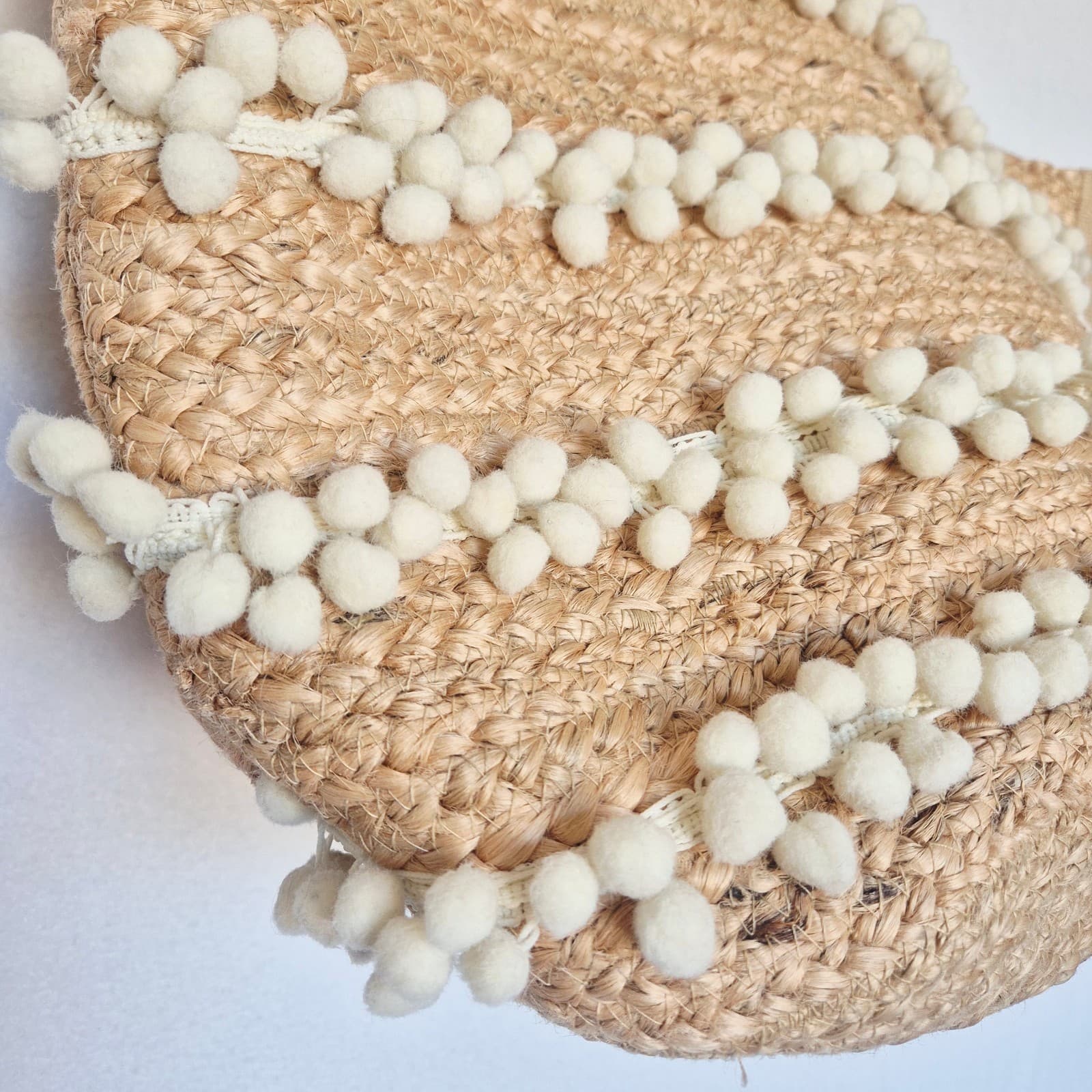 Shiraleah Chicago 100% Jute Summer Beach Tote Bag Horizontal Rows White Pom-Pom - Thumbnail 7