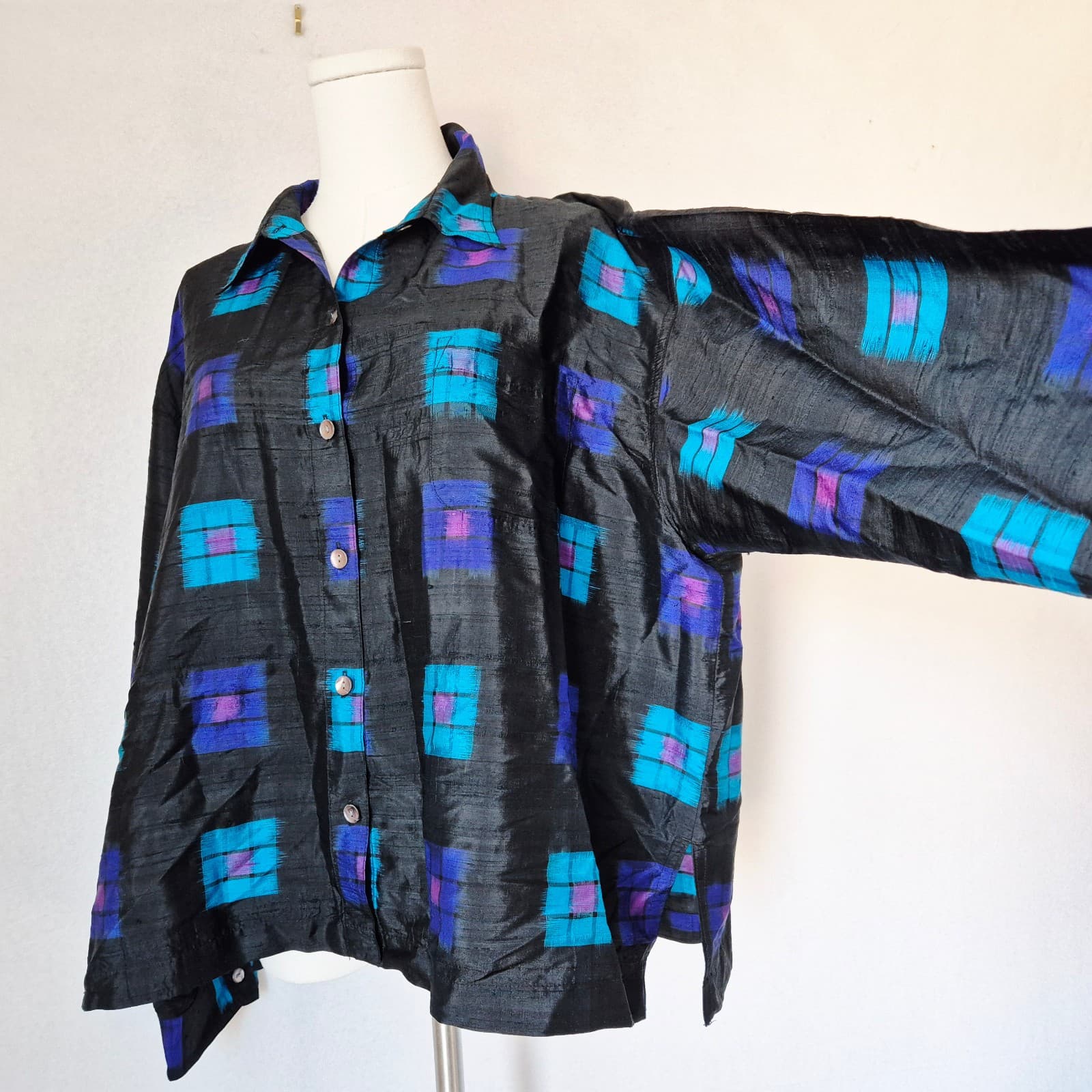 Vintage Chico's Design 100% Silk Geo-Print Boxy Shirt Button-Up Blue Black Sz.3 - Thumbnail 4