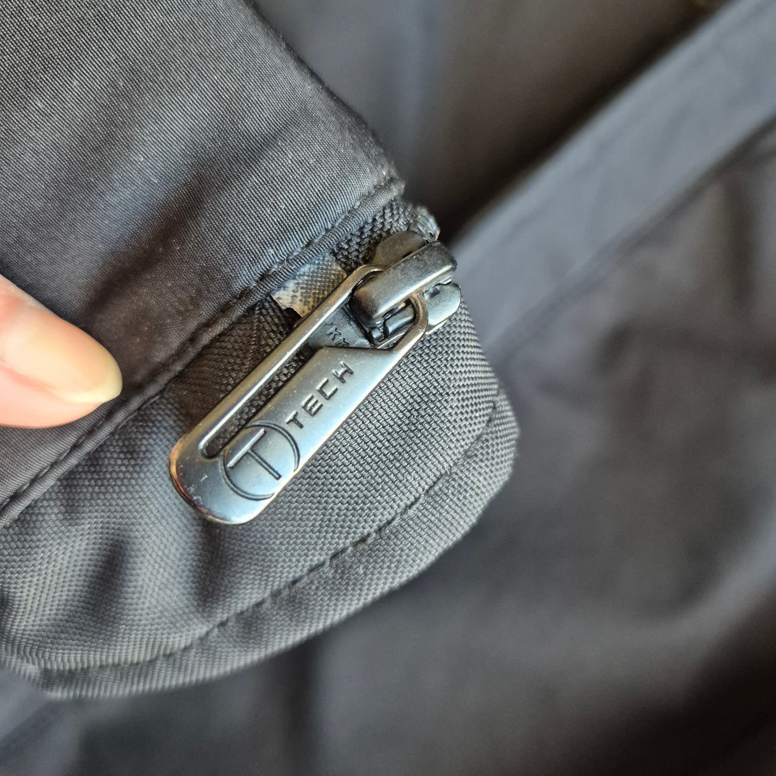 Tumi T-Tech Essential Gear Men's S Winter Jacket Insulated Zip-Snap Pocket Black - Thumbnail 15