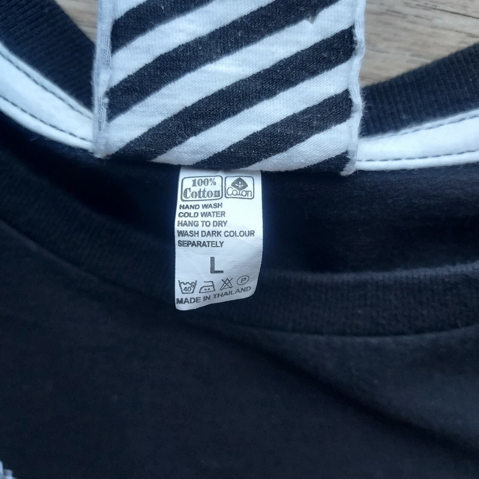 ARAINA Graphic Tee Shirt "City Building" Sort Sleeve Black 100% Cotton Men Sz.L - Thumbnail 3