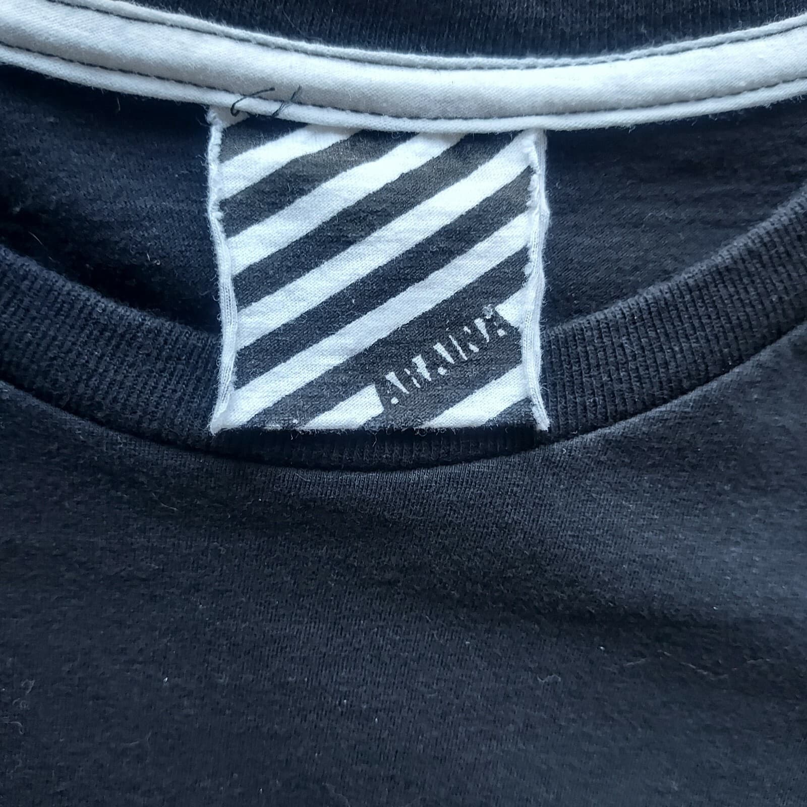 ARAINA Graphic Tee Shirt "City Building" Sort Sleeve Black 100% Cotton Men Sz.L - Thumbnail 2