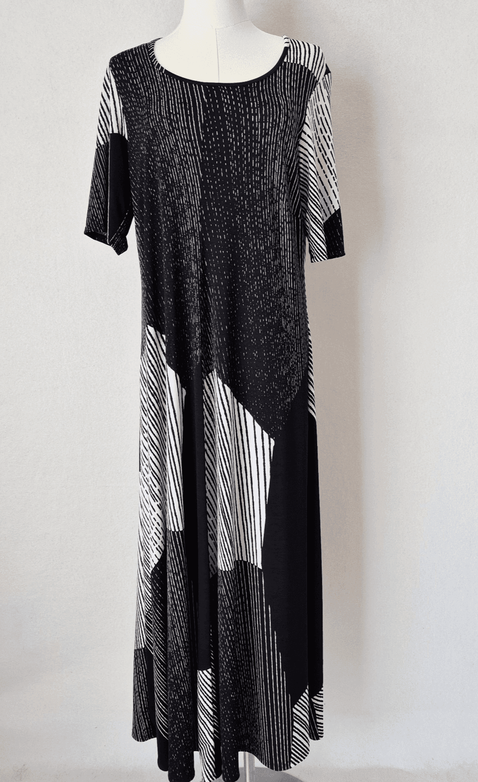 Q'neel Nordic Design Jersey Striped Swing Maxi Dress 3/4 Sleeve Black White EU42 - Thumbnail 3
