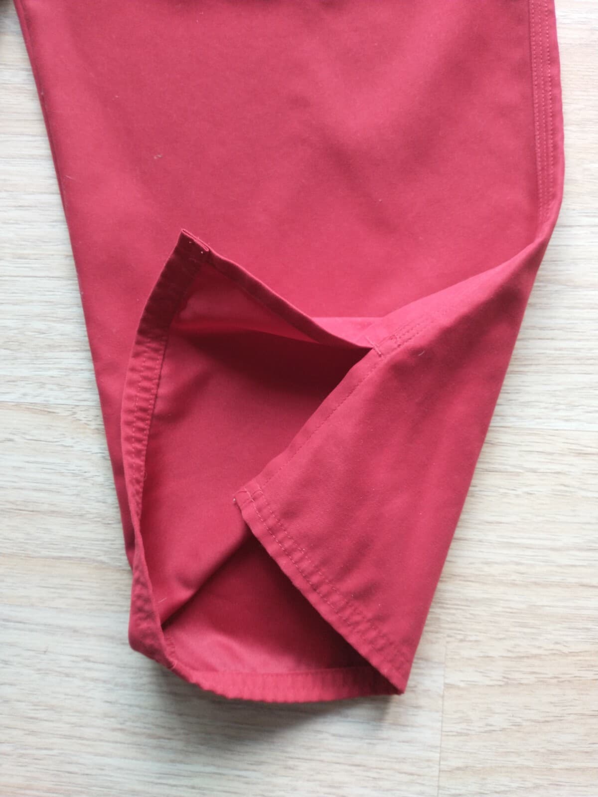 Patagonia Hiking Activewear Crop Capri Pants Split-Leg Zip Red Women Sz.6 - Thumbnail 2